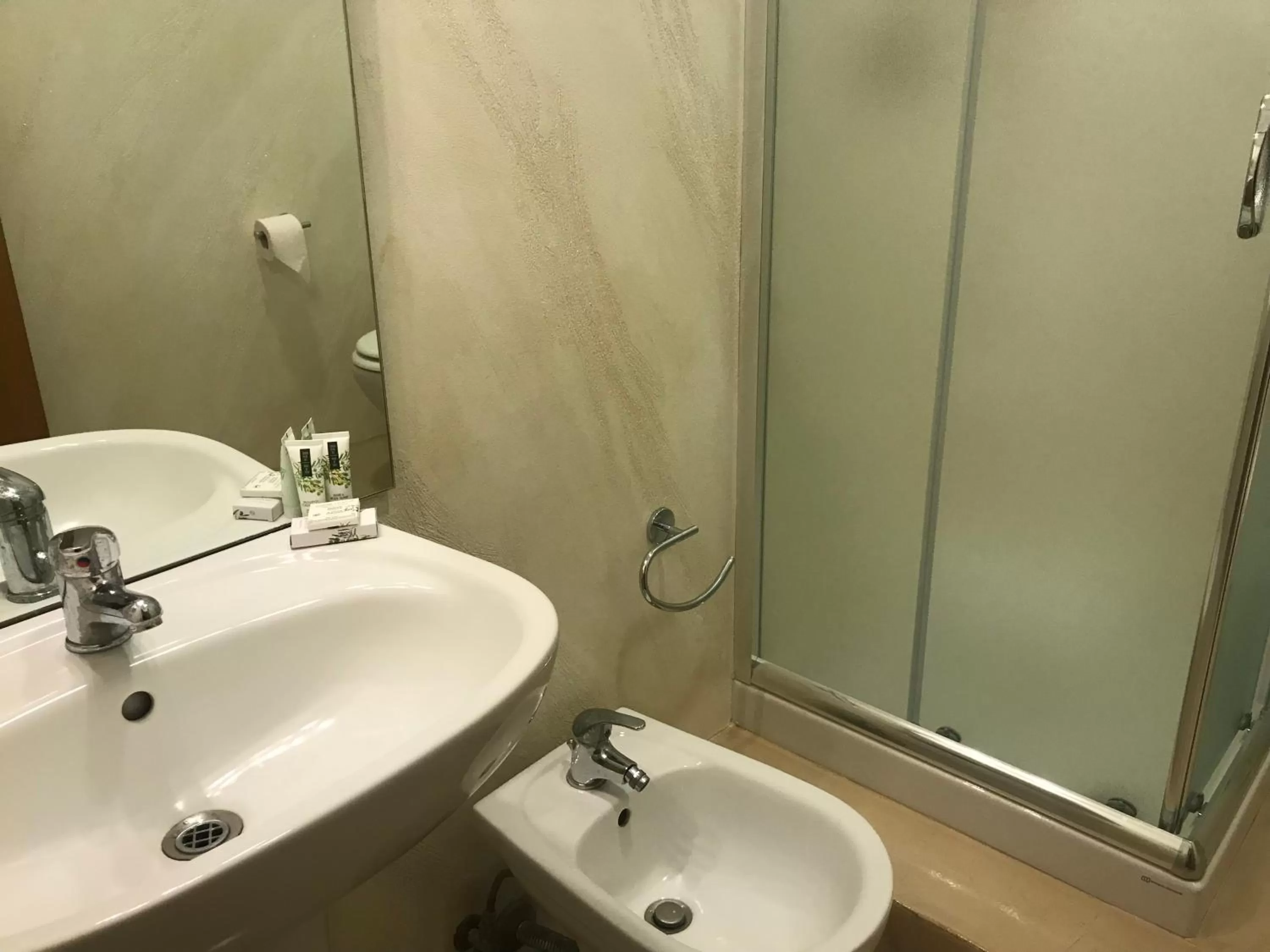 Bathroom in Moonlight Hotel&Suites