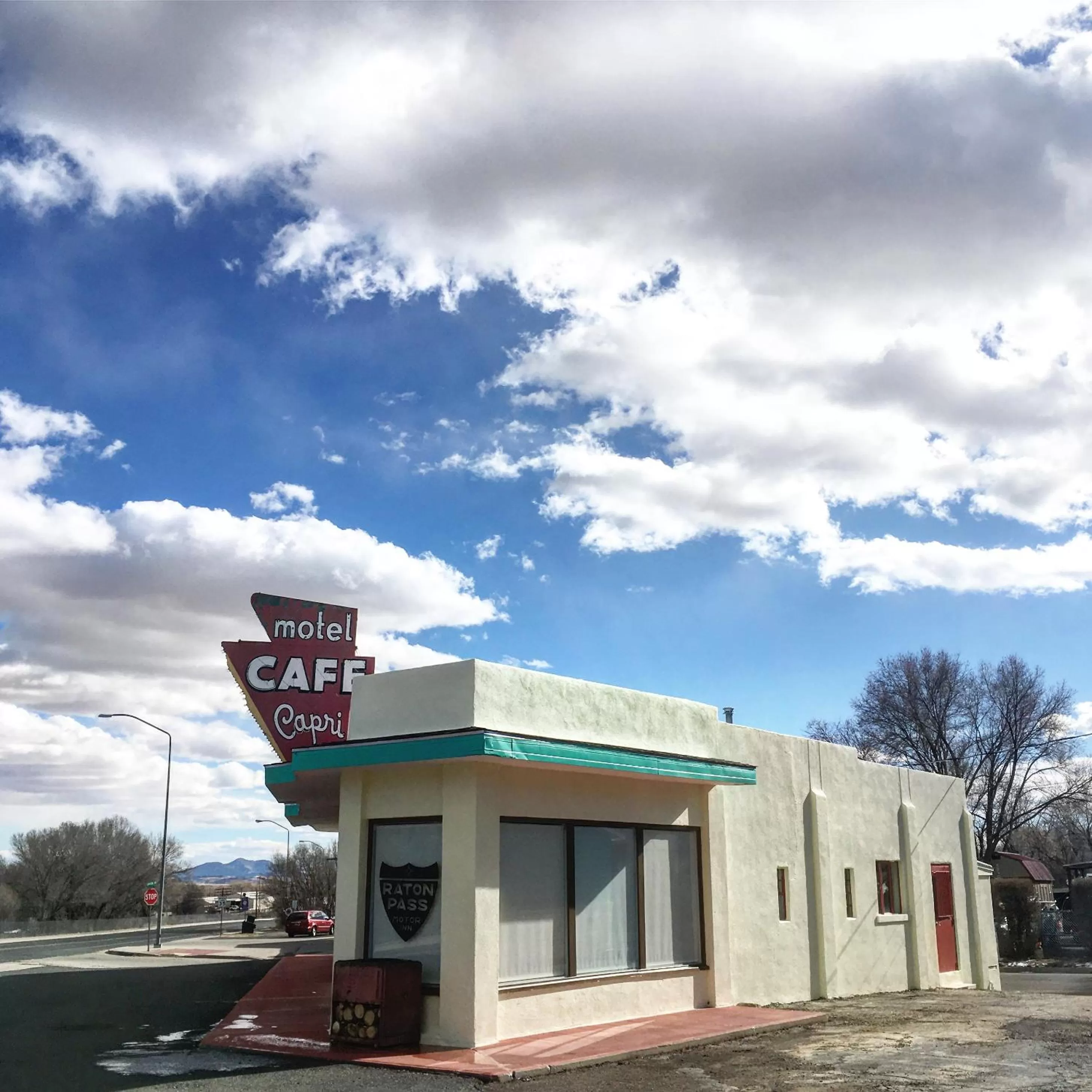 Property building in Raton Pass Motor Inn