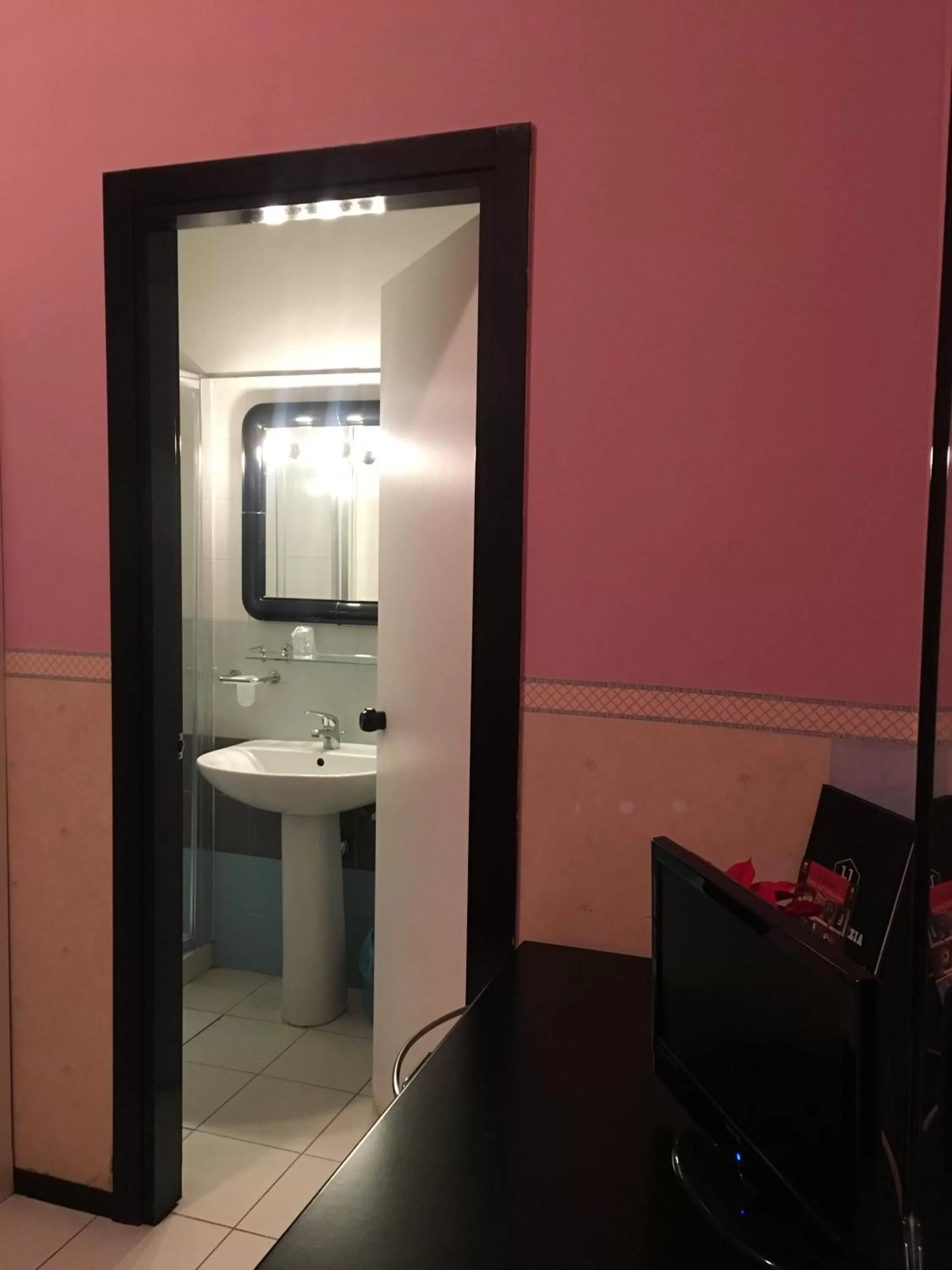 Bathroom in Hotel Letizia