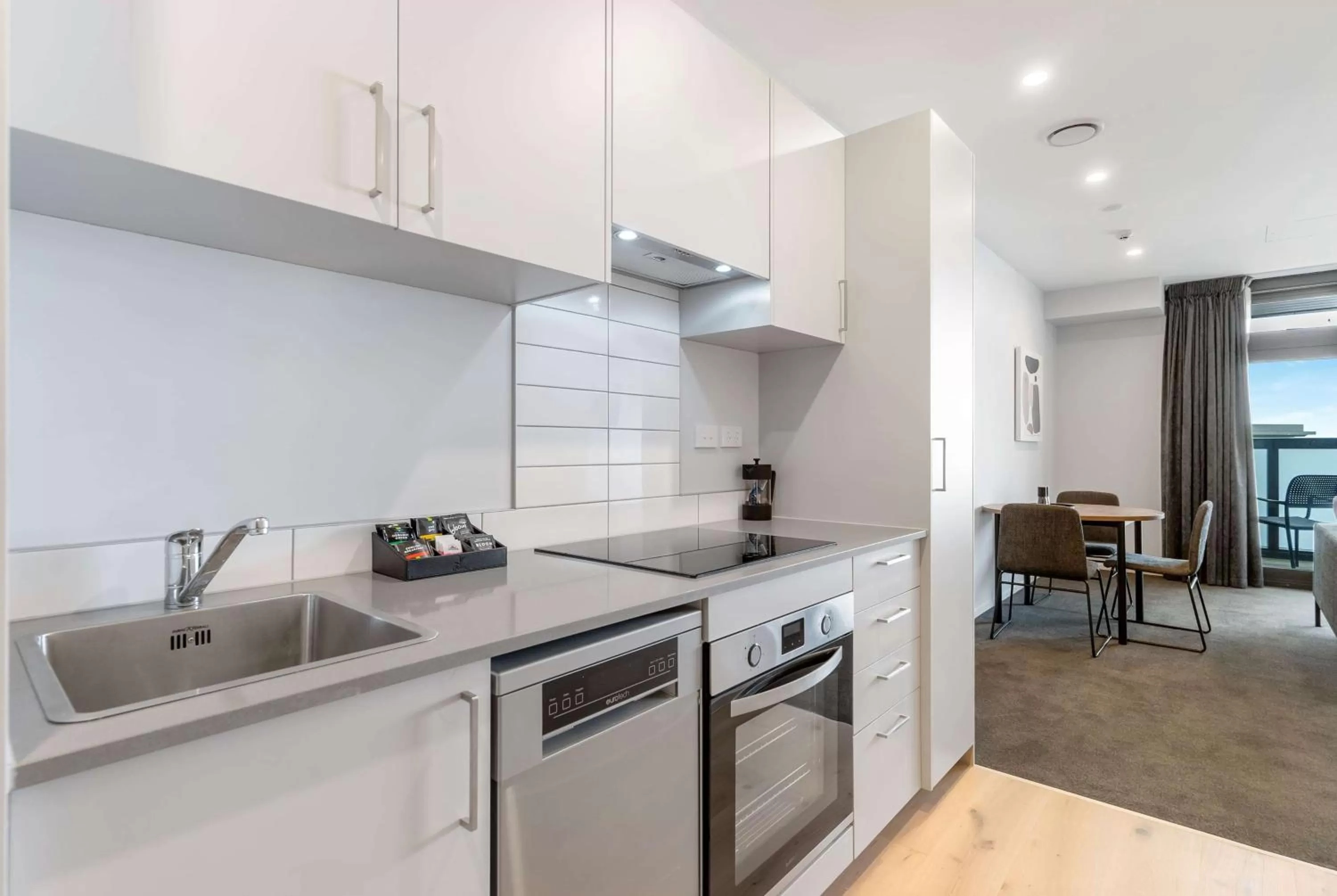 Photo of the whole room in Ramada by Wyndham Newmarket Auckland