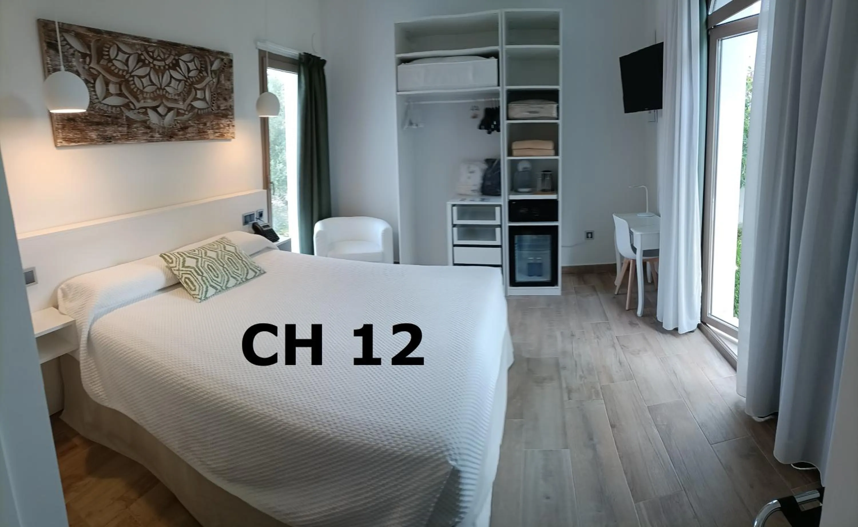 Photo of the whole room, Bed in Artmonia