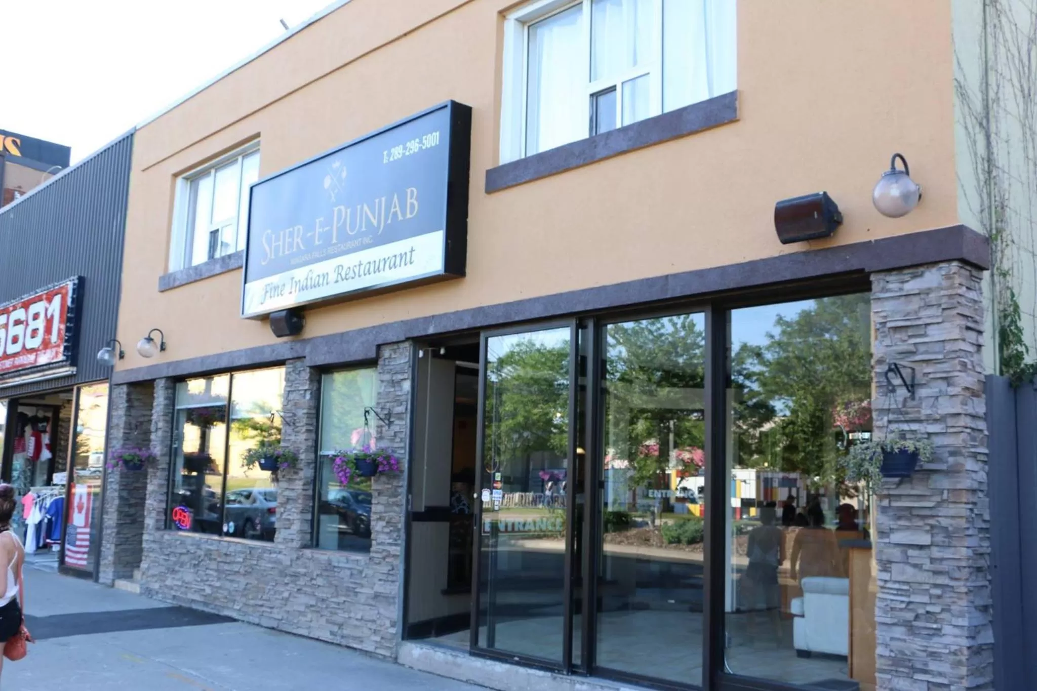 Restaurant/places to eat in The Falls Family Lodge