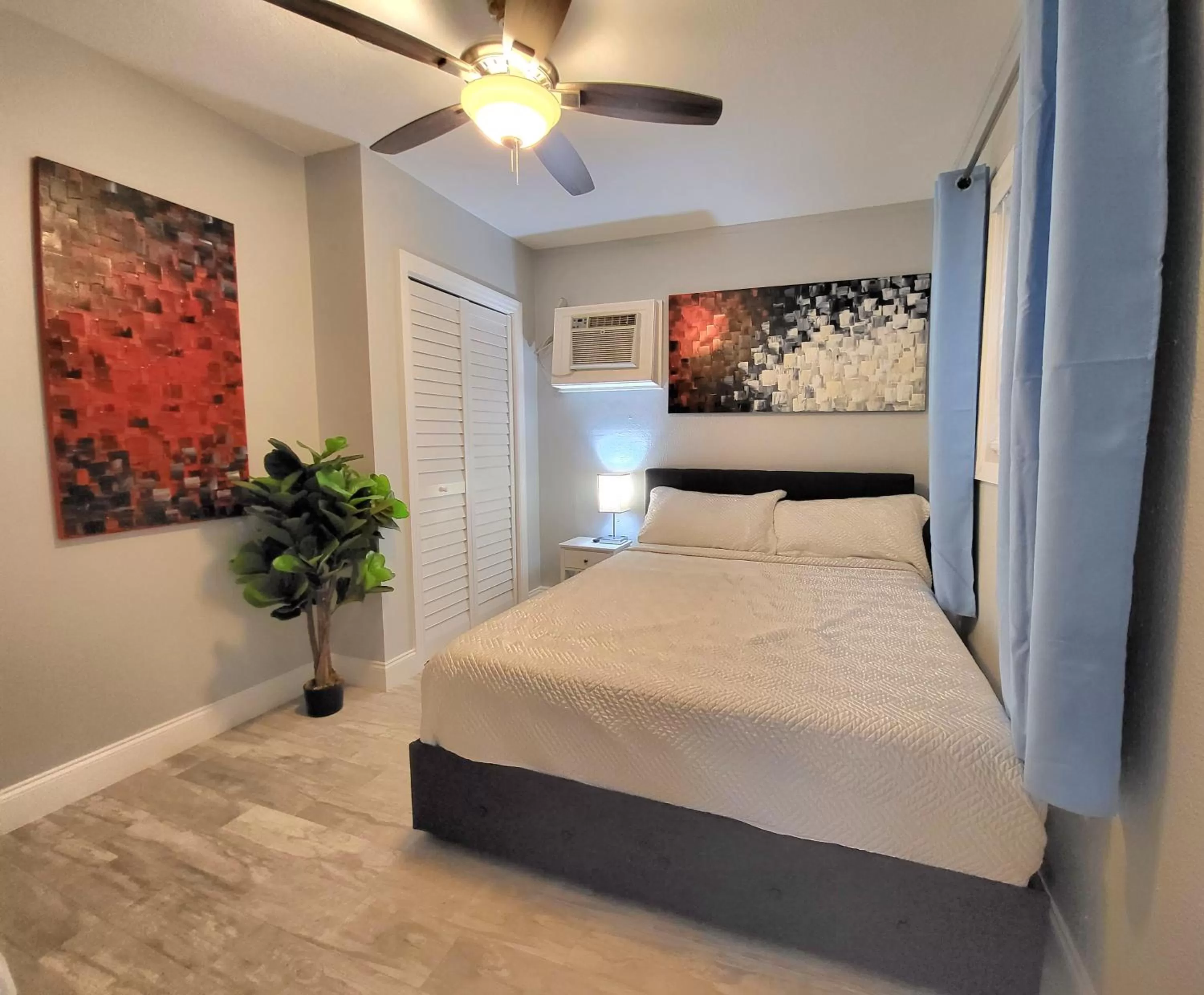 Bedroom, Bed in Barefoot mailman motel