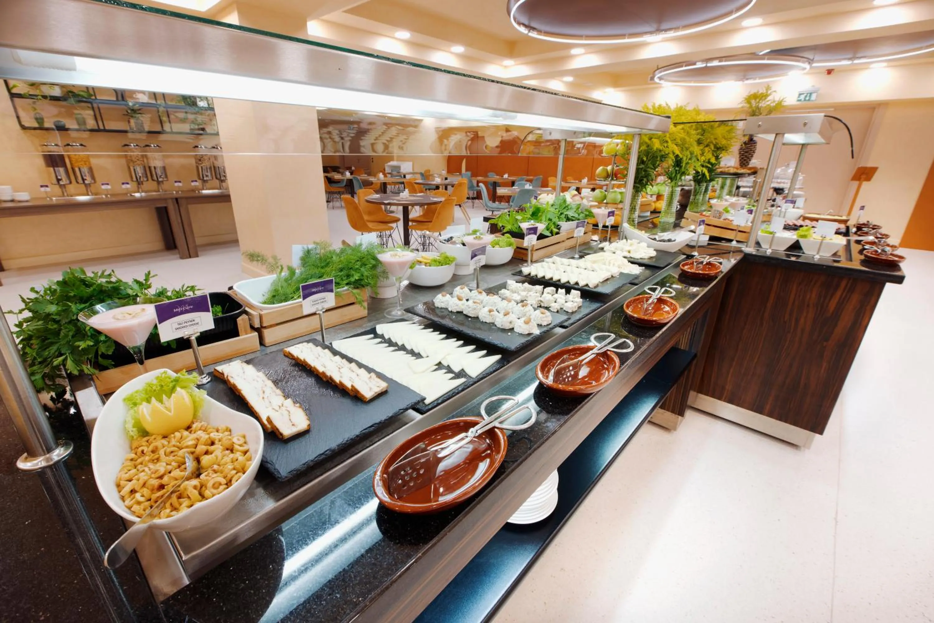 Restaurant/places to eat in Mercure Istanbul Bakirkoy