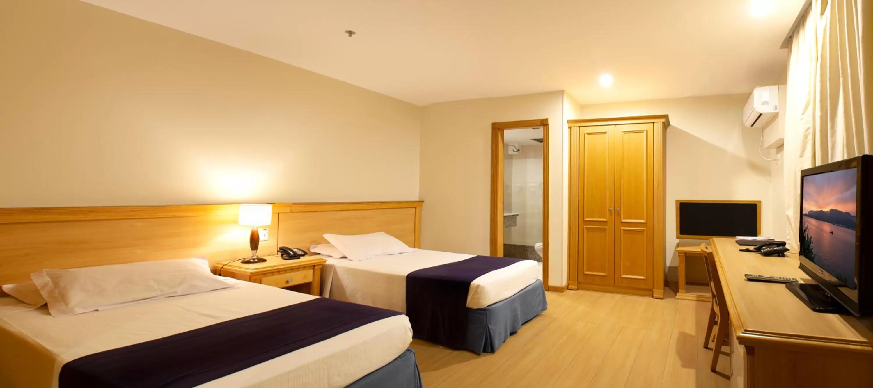 Bedroom, Bed in Mar Palace Copacabana Hotel