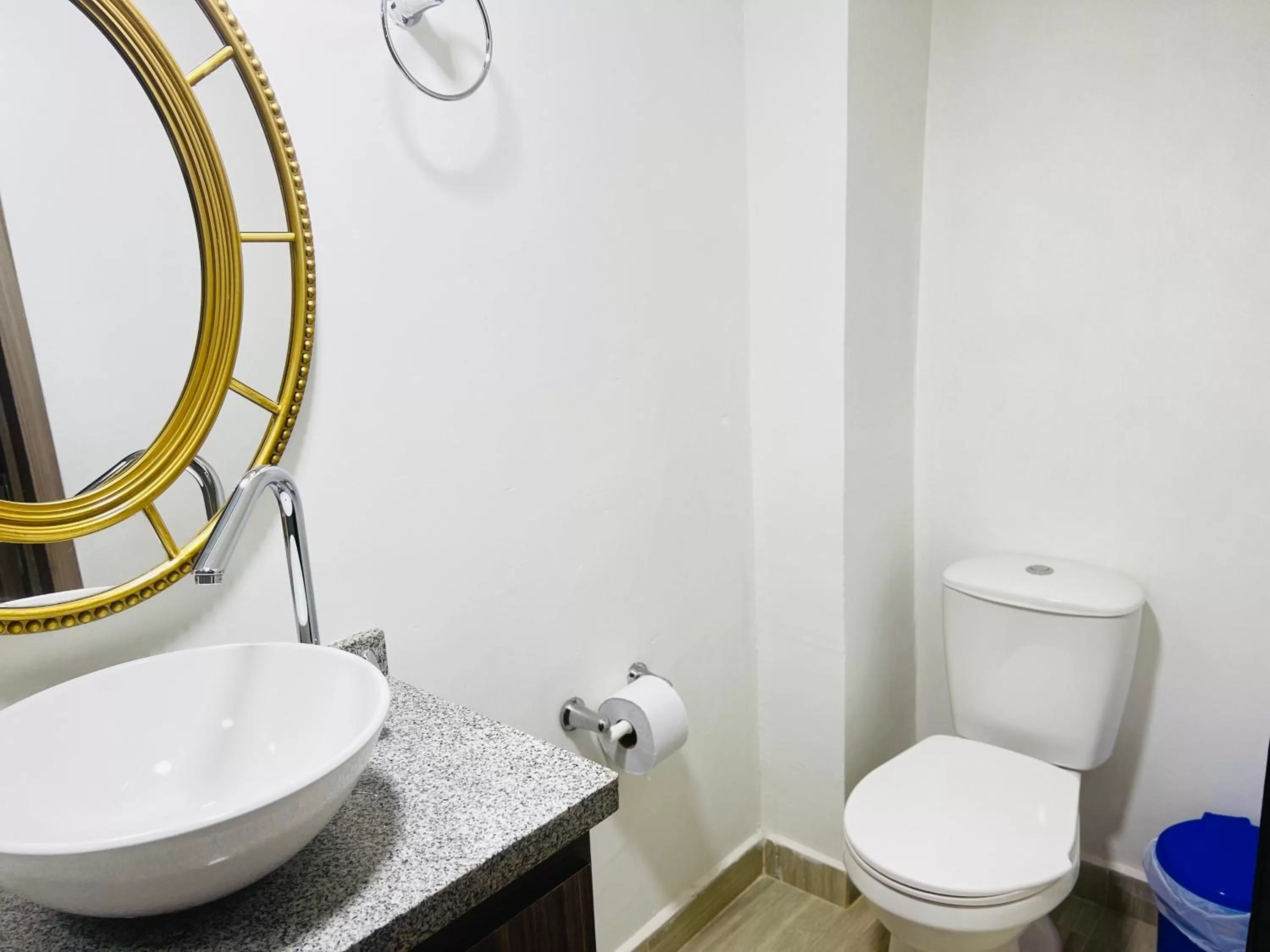 Bathroom in La Forêt de Café Hotel