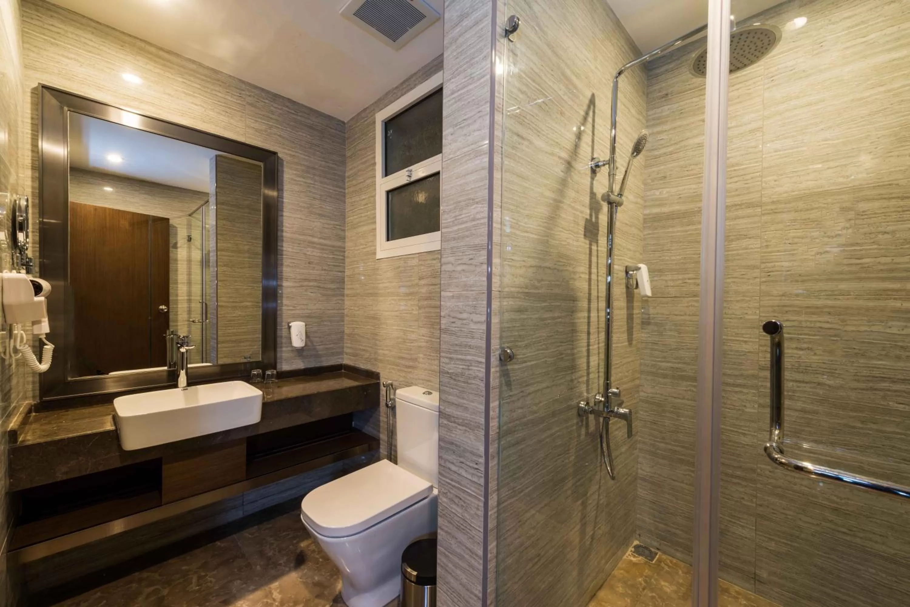 Shower in Aber Al Sahafa