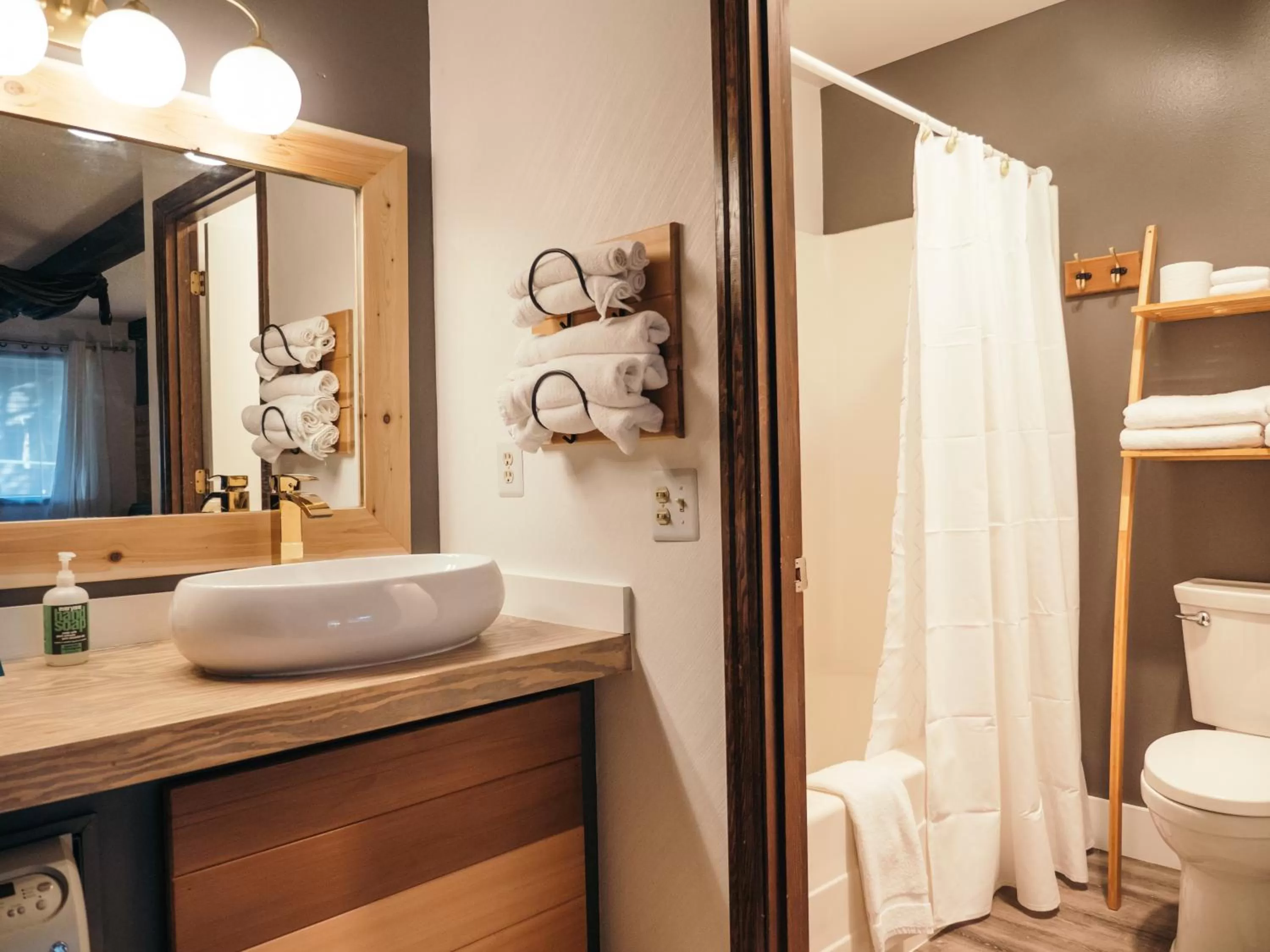 Bathroom in LOGE Bend