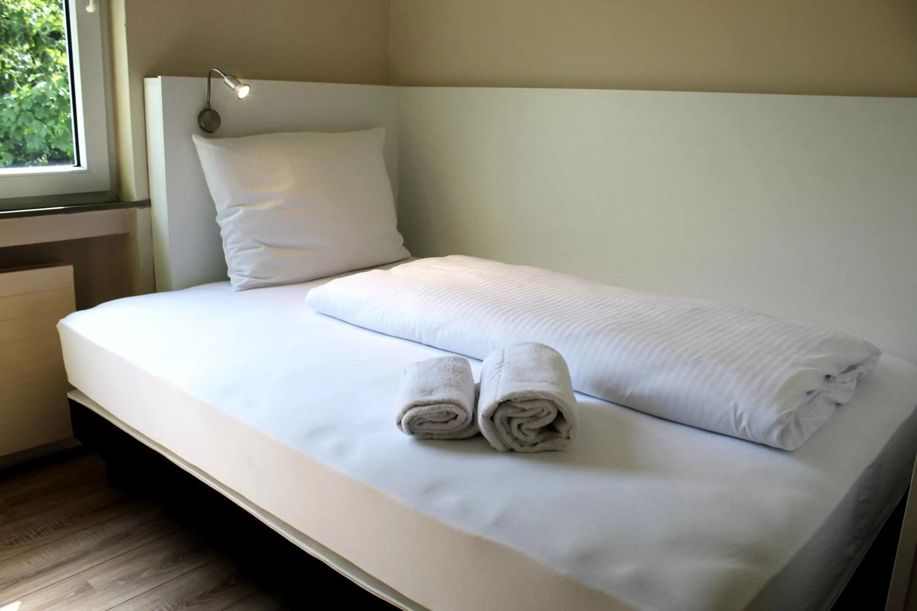 Bed in bestprice Hotel Bendorf Koblenz