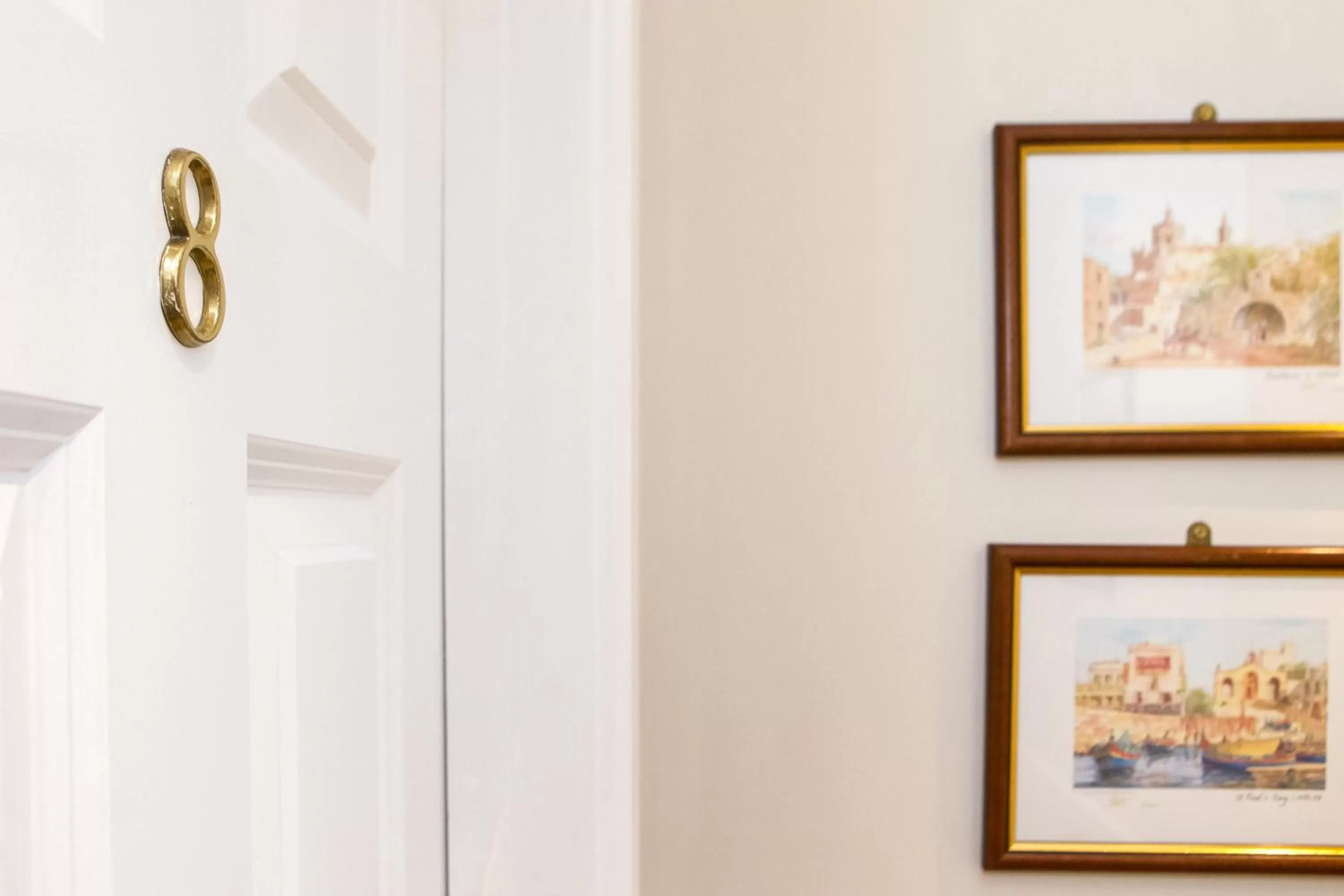 Decorative detail in Fairway Hotel