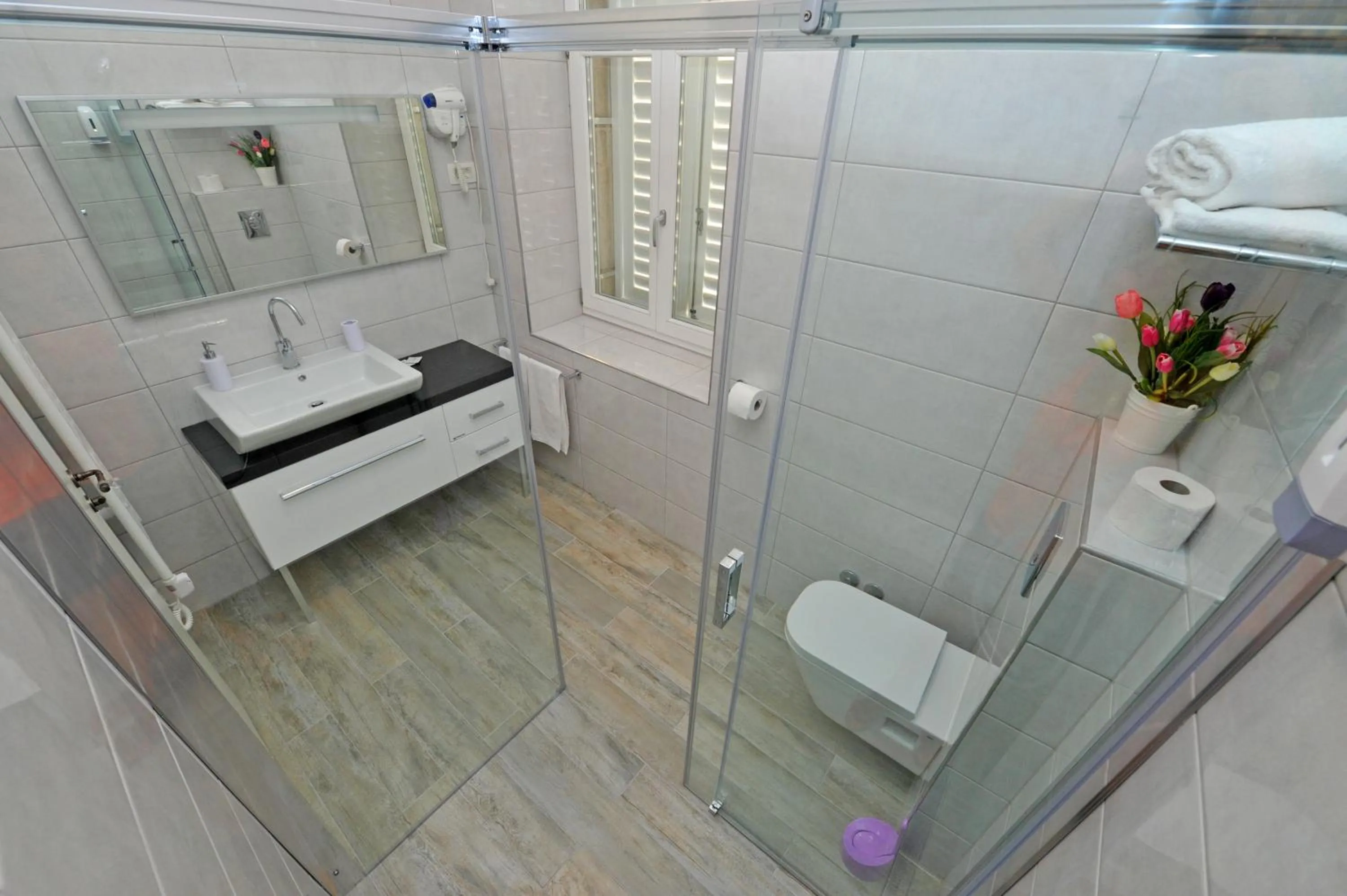 Bathroom in Luxury Rooms Nirvana