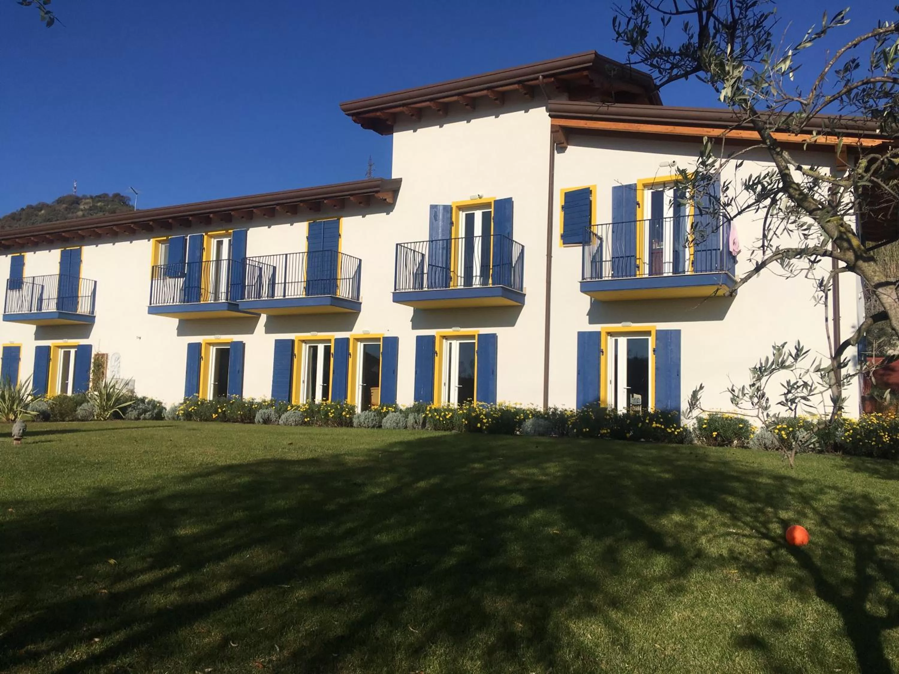 Property building in Le Ginestre