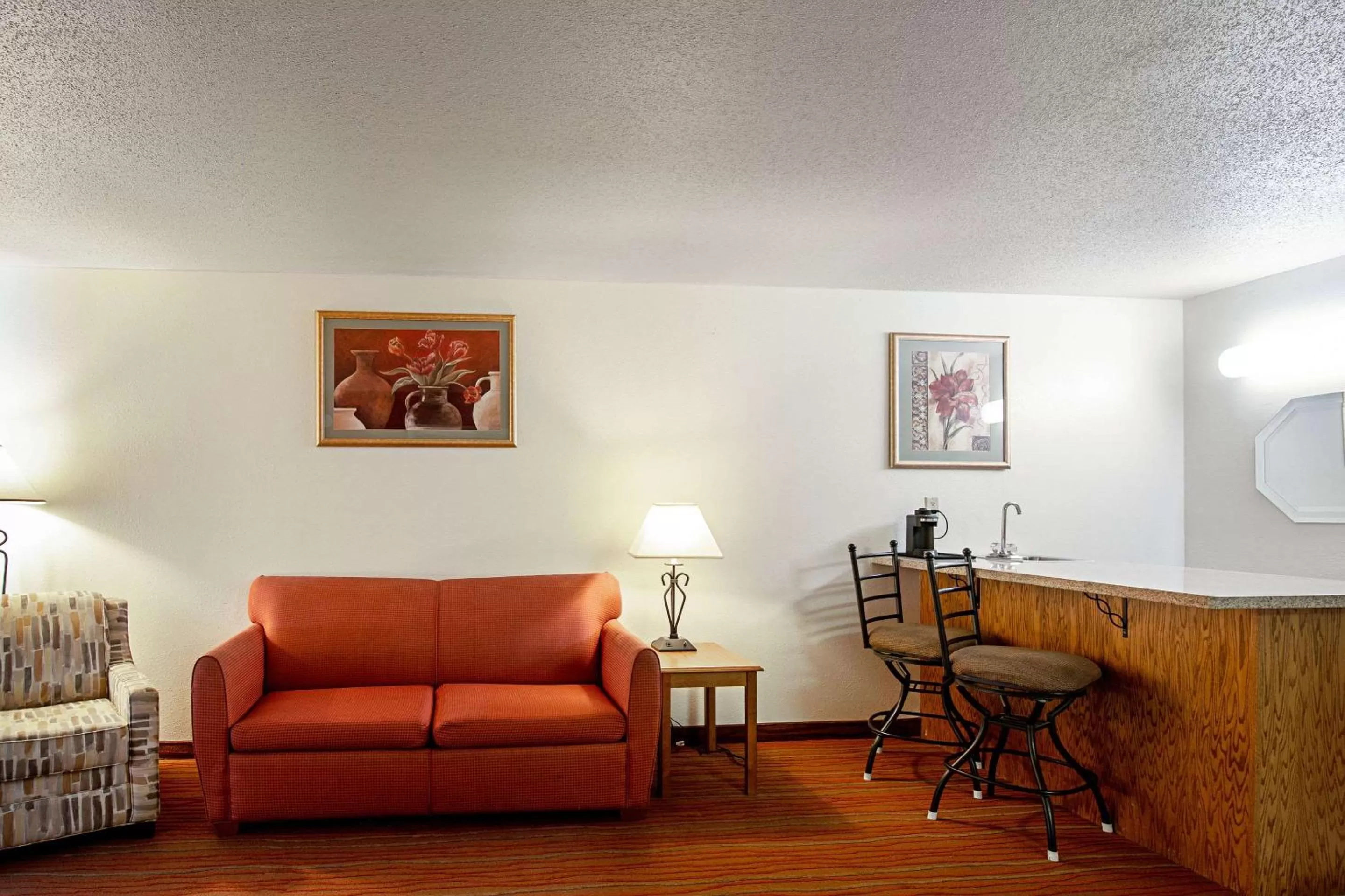 Photo of the whole room in Quality Inn Aberdeen