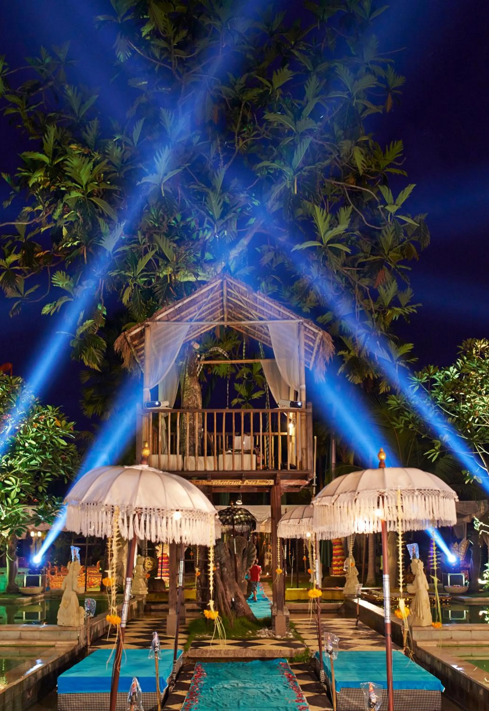 Evening entertainment in The Mansion Resort Hotel & Spa