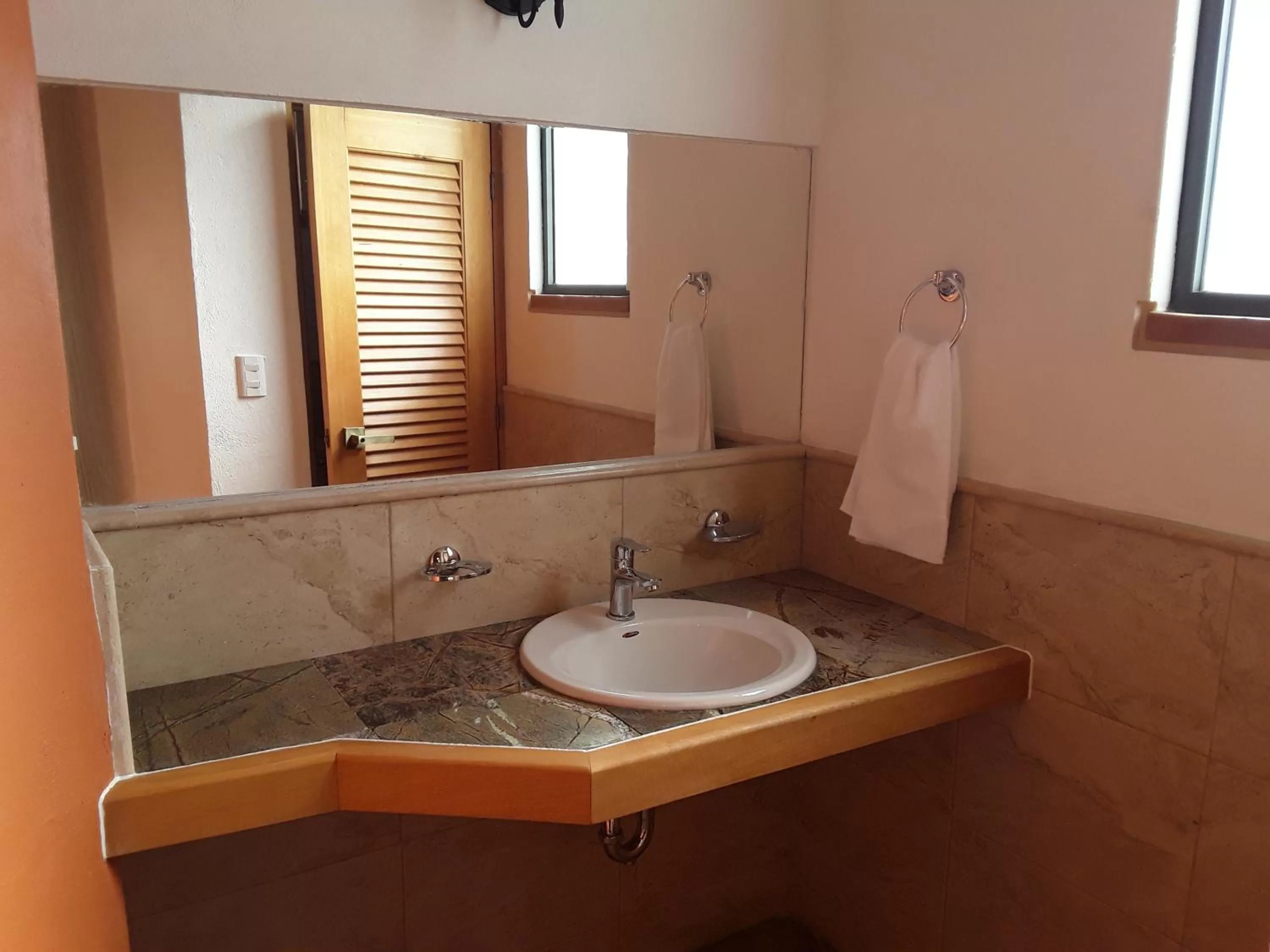 Bathroom in Hotel & Balneario Los Angeles