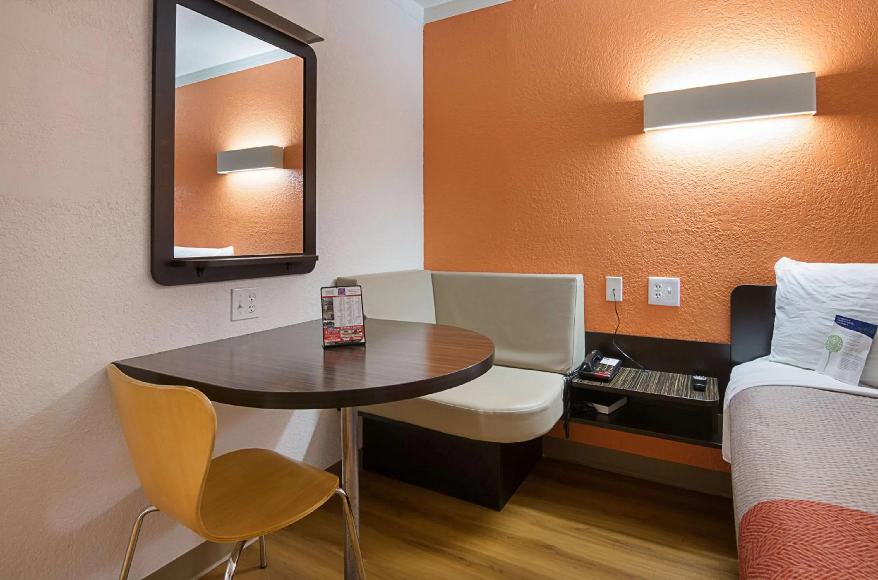 Seating area, Bed in Motel 6-Tampa, FL - Fairgrounds