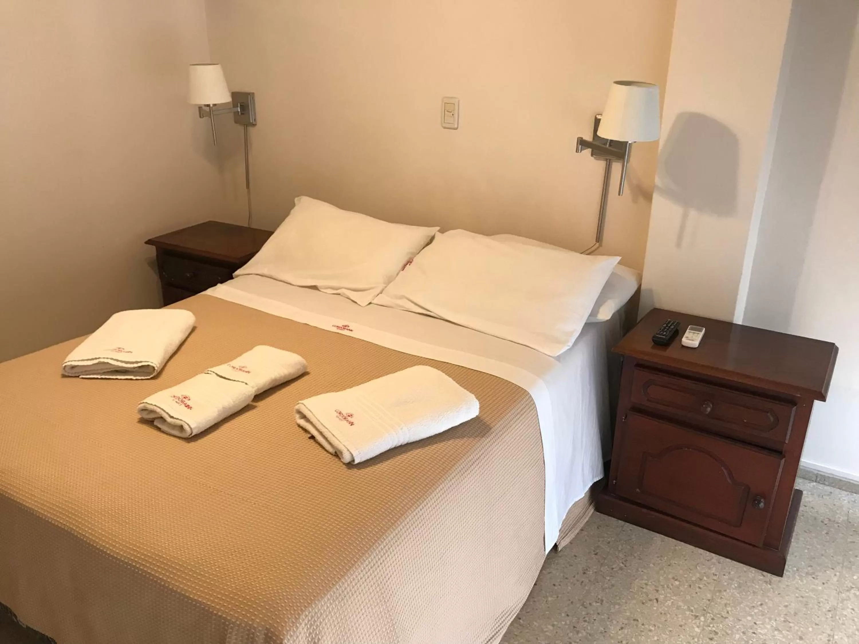 Bed in Cordoba Inn Apart Hotel