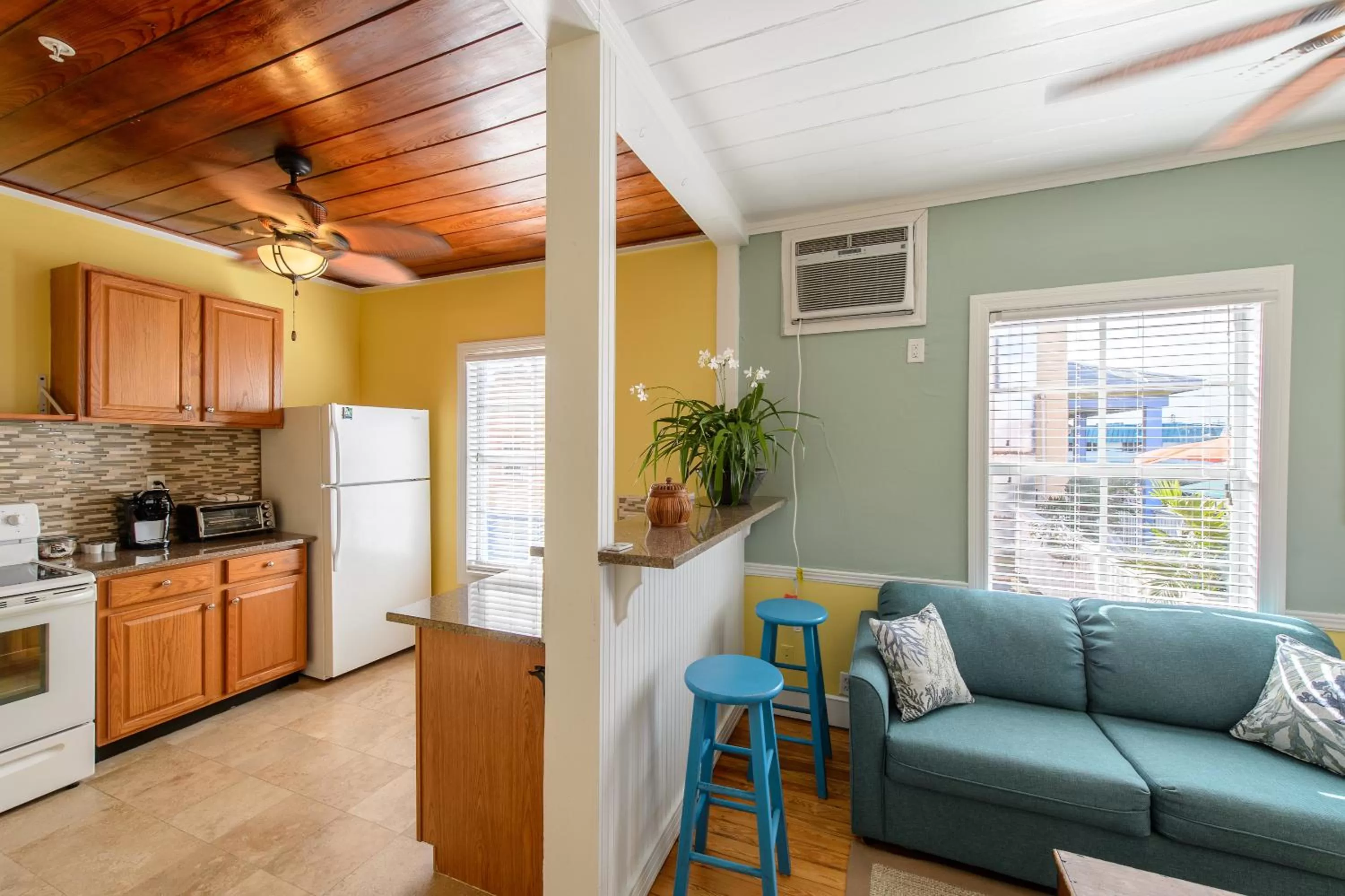 Kitchen or kitchenette in Old Colorado Inn