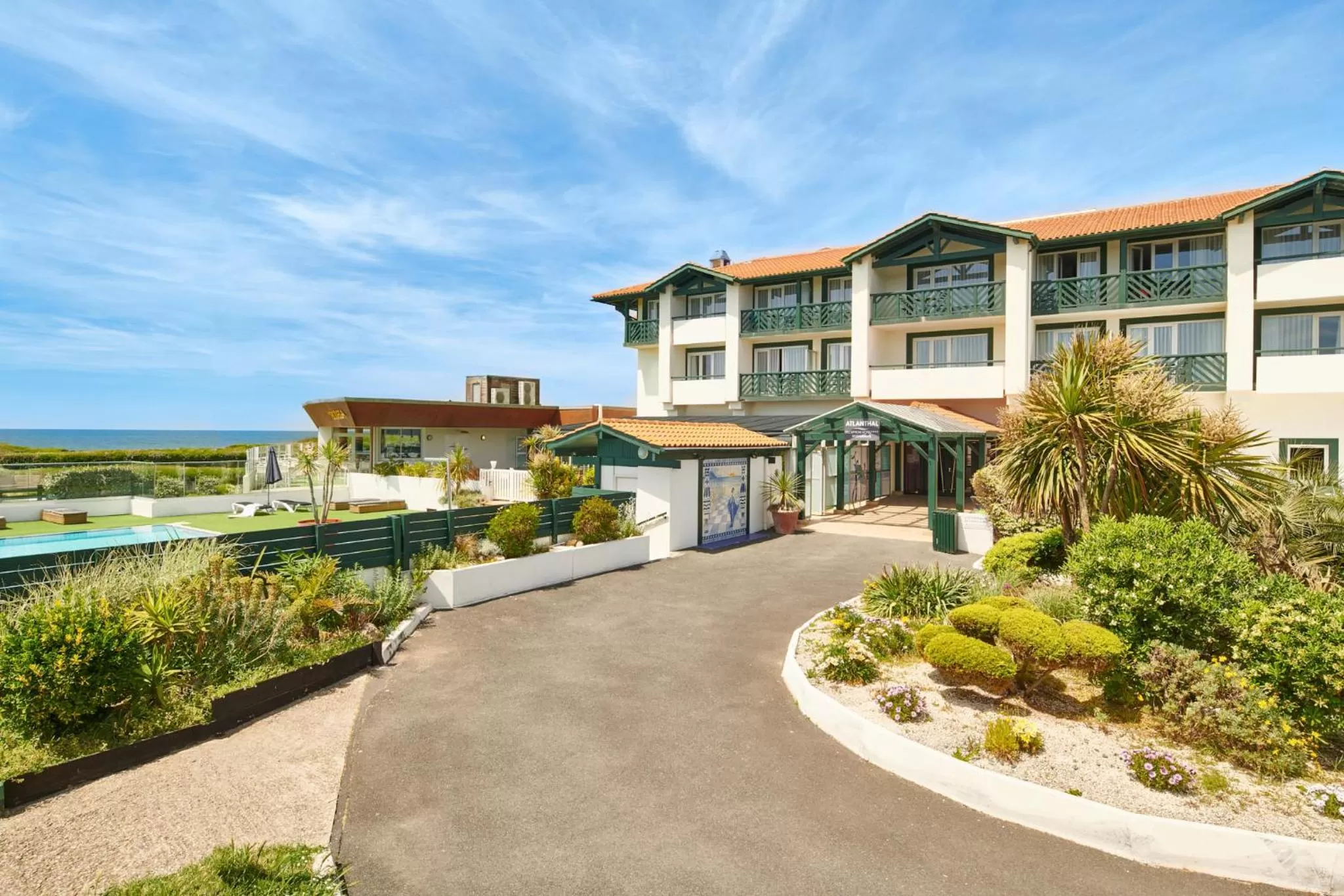 Property building in Atlanthal