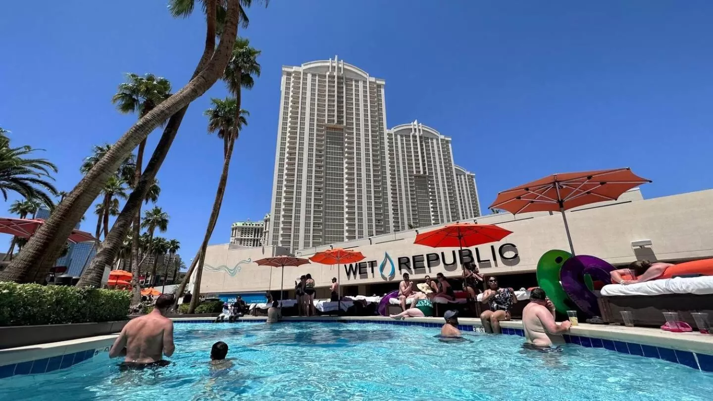 Deluxe King Suite in MGM Signature Towers by FantasticStay