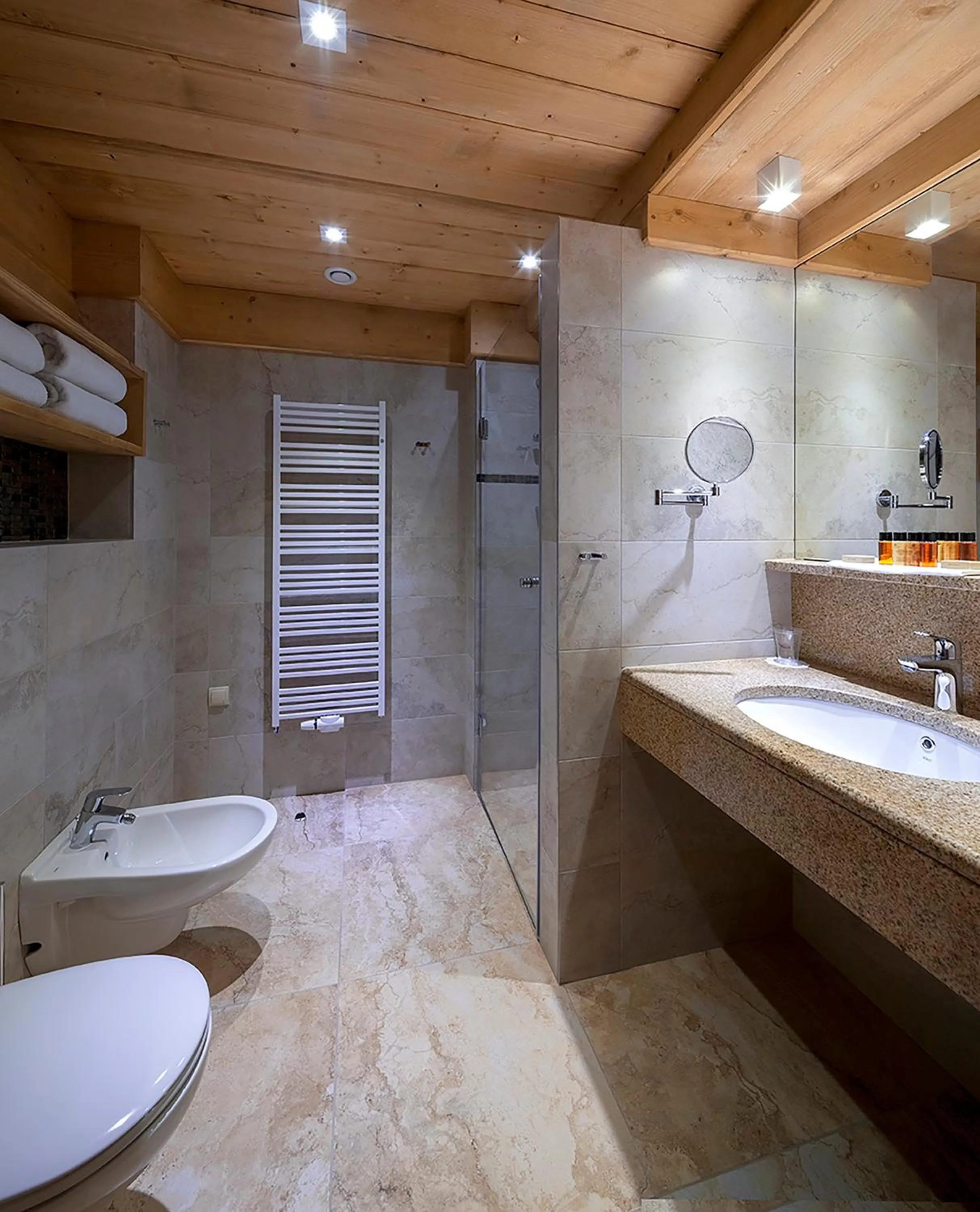 Shower in Hotel Bania Thermal & Ski