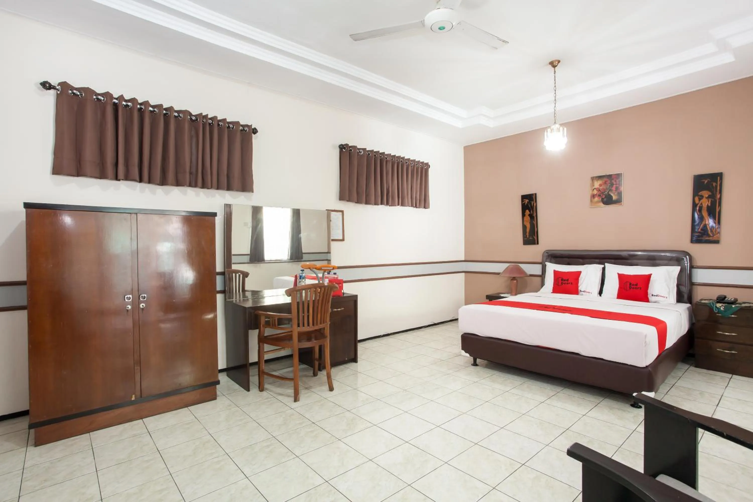 Bedroom, Bed in RedDoorz near Balai Kota Malang