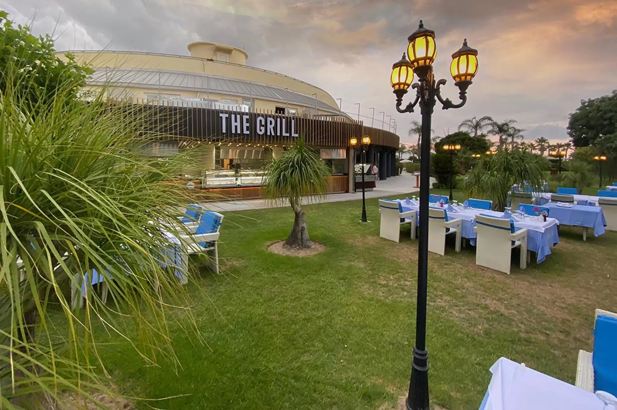 Restaurant/places to eat in Calista Luxury Resort