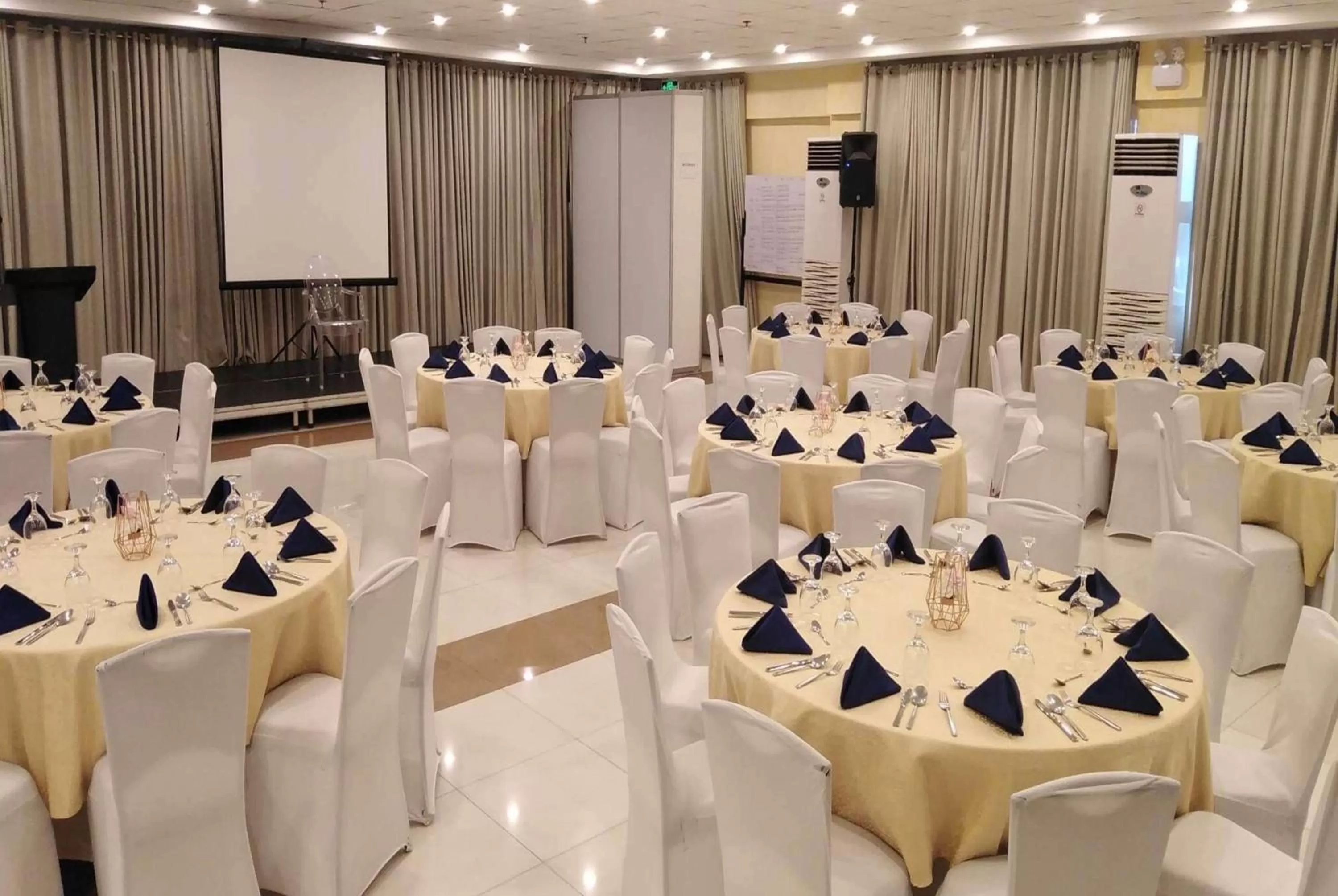 Meeting/conference room in Days Hotel by Wyndham Iloilo