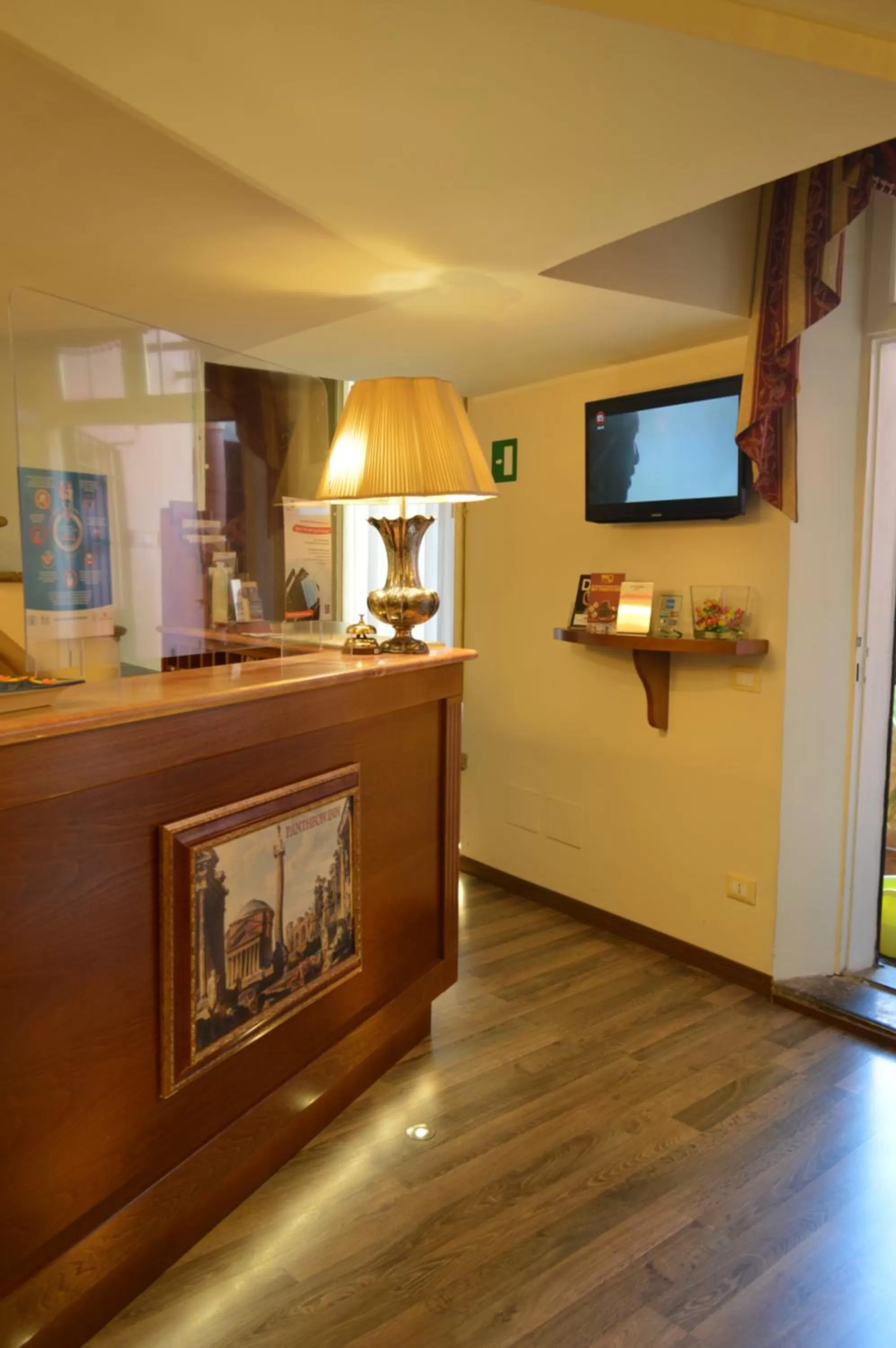 Lobby or reception in Pantheon Inn