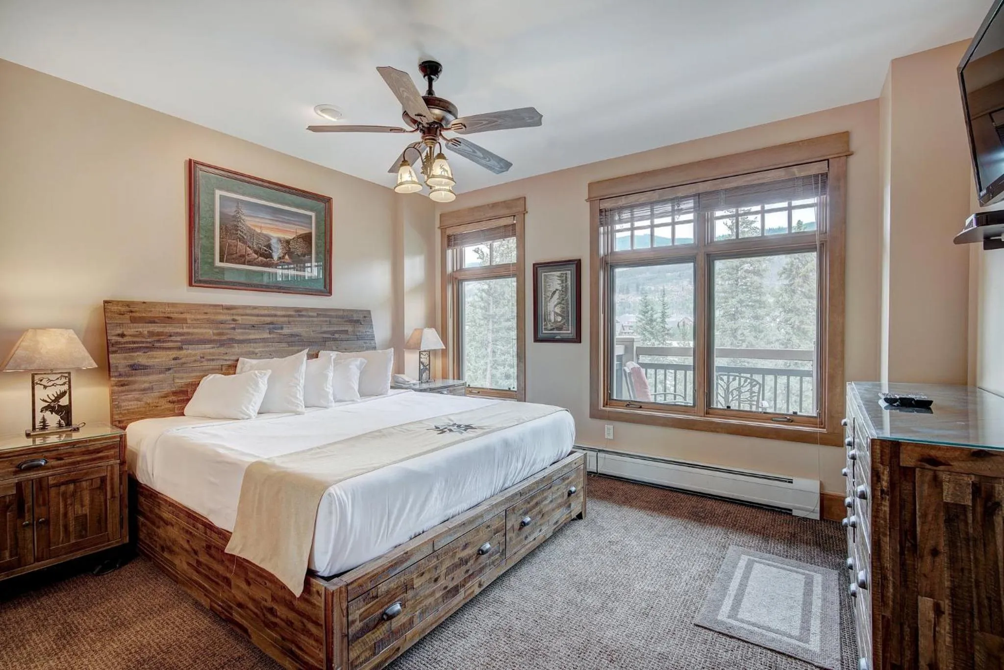 Photo of the whole room, Bed in Timbers & Lone Eagle by Keystone Resort