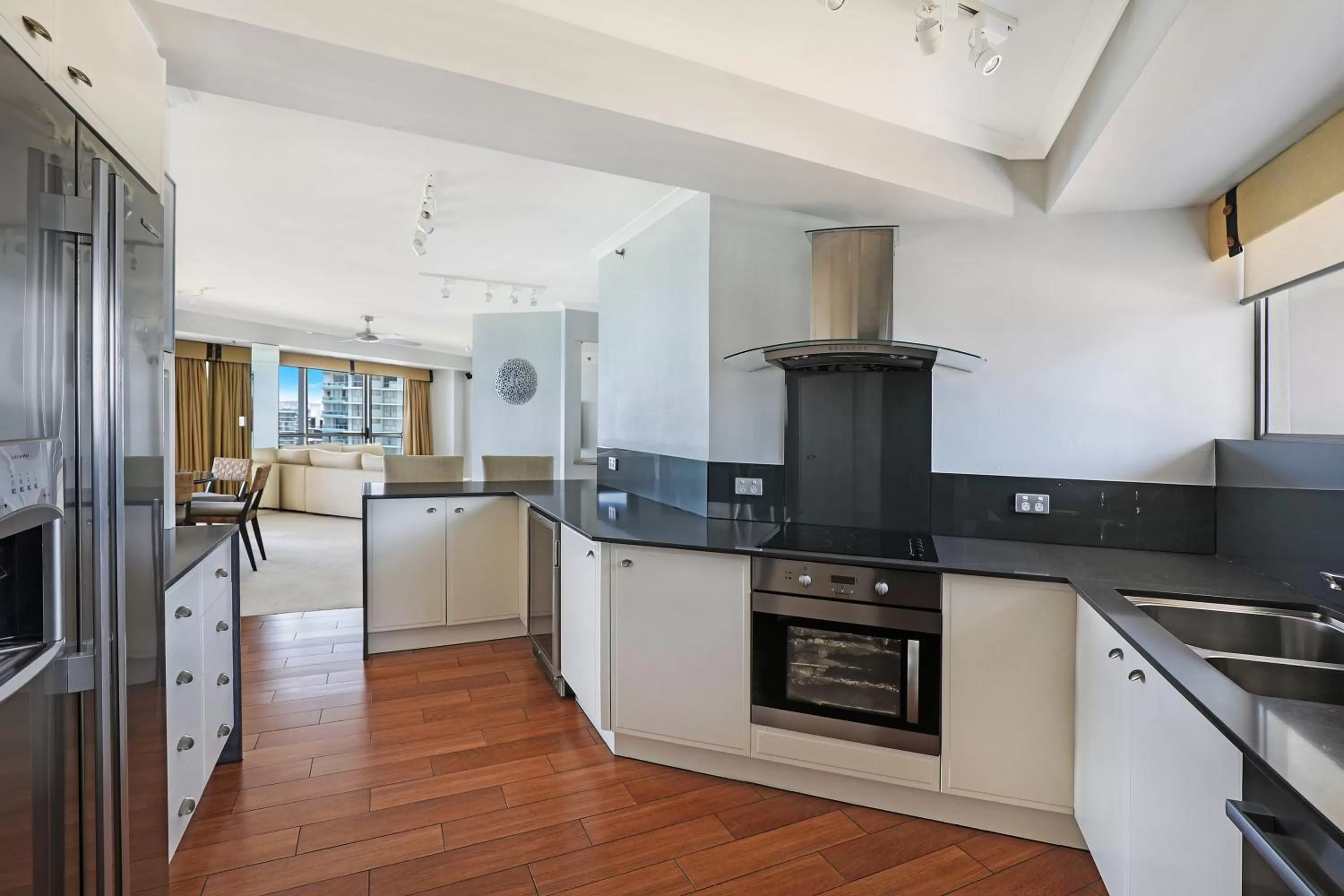 Kitchen or kitchenette in ULTIQA Points North