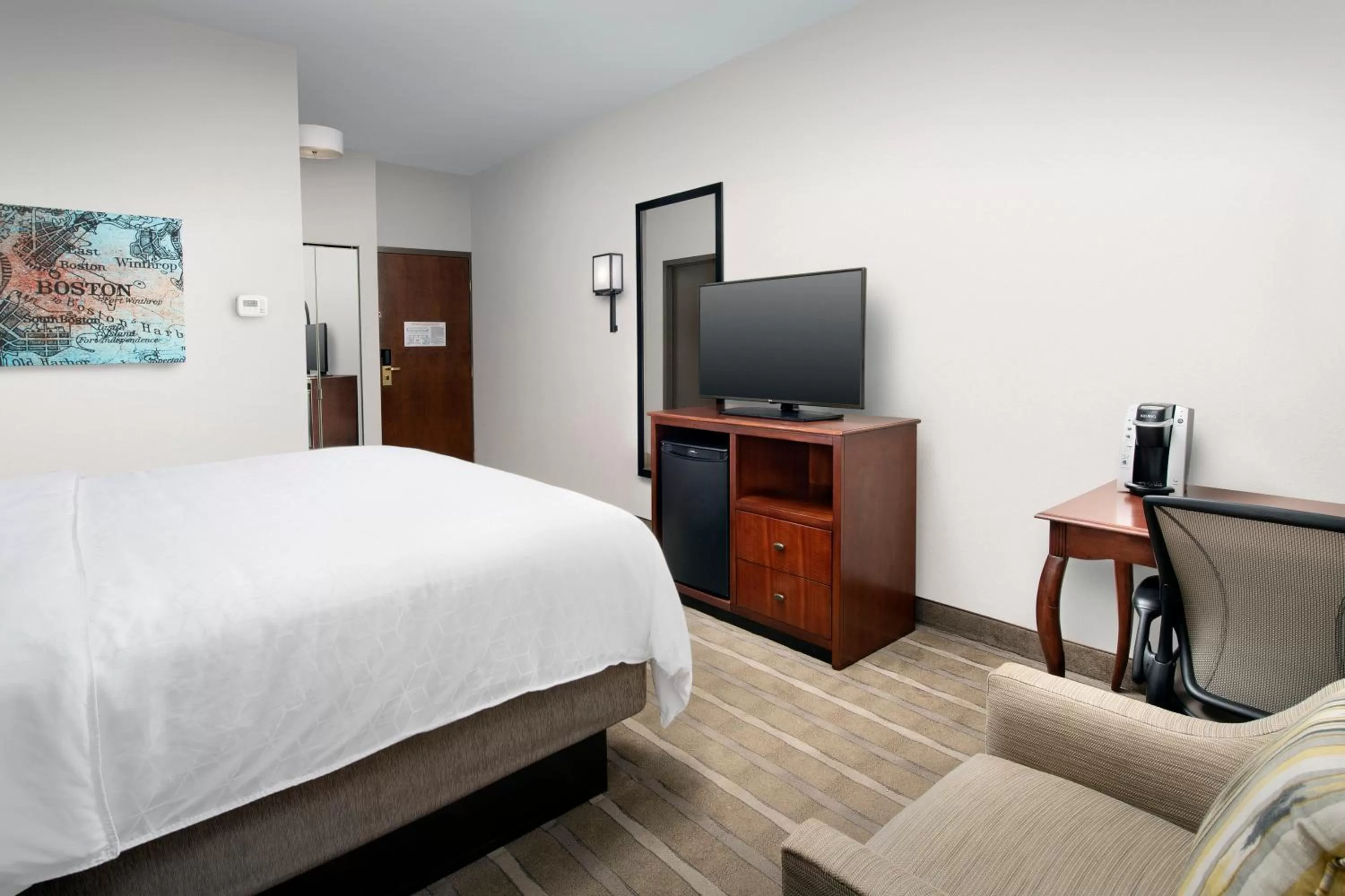 Photo of the whole room, Bed in Holiday Inn Express Boston North-Woburn by IHG