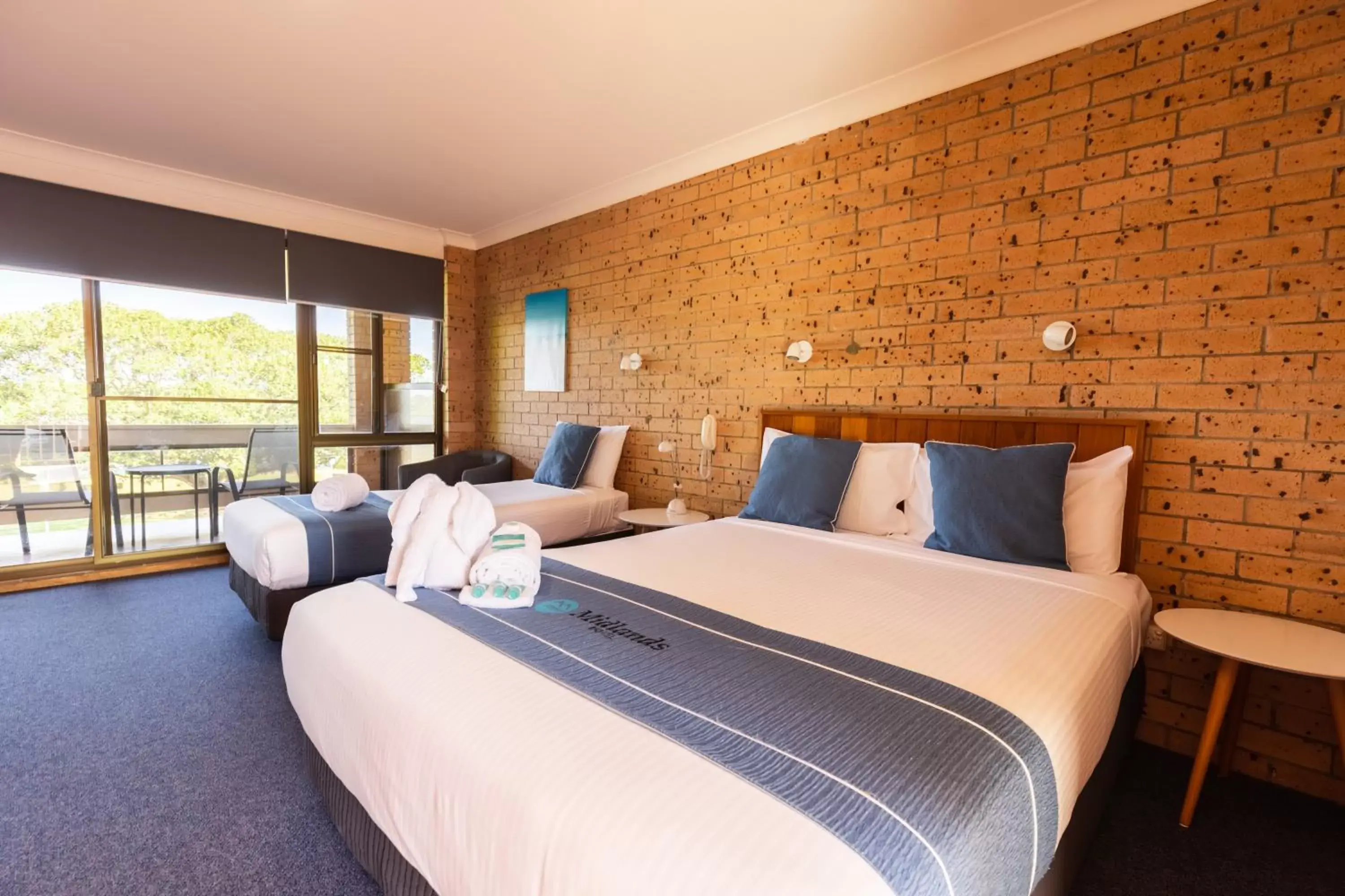 Twin Room with Balcony and River View in Midlands Motel Twin Room with Balcony and River View in Midlands Motel