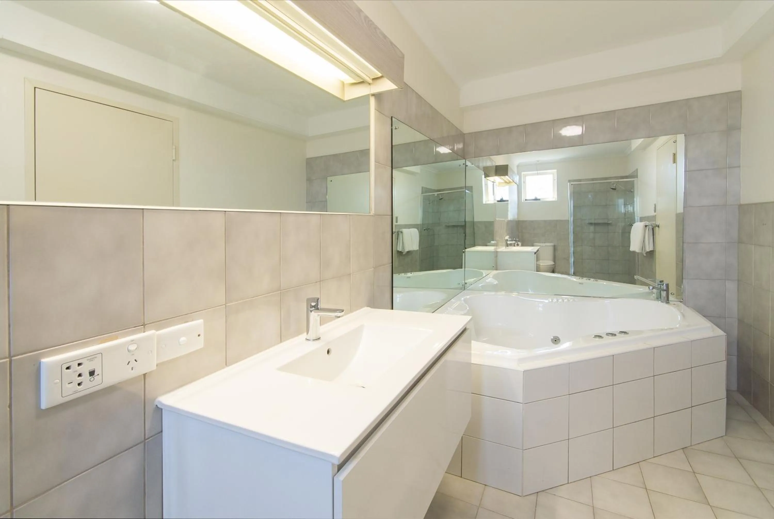 Bathroom in Adelaide Royal Coach