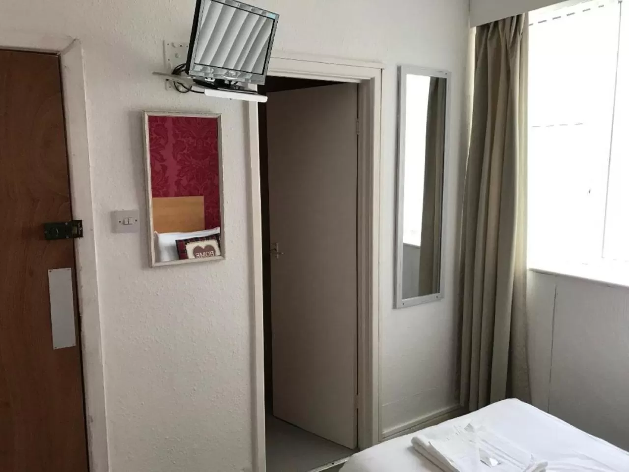 Other, Bed in The Orbiston