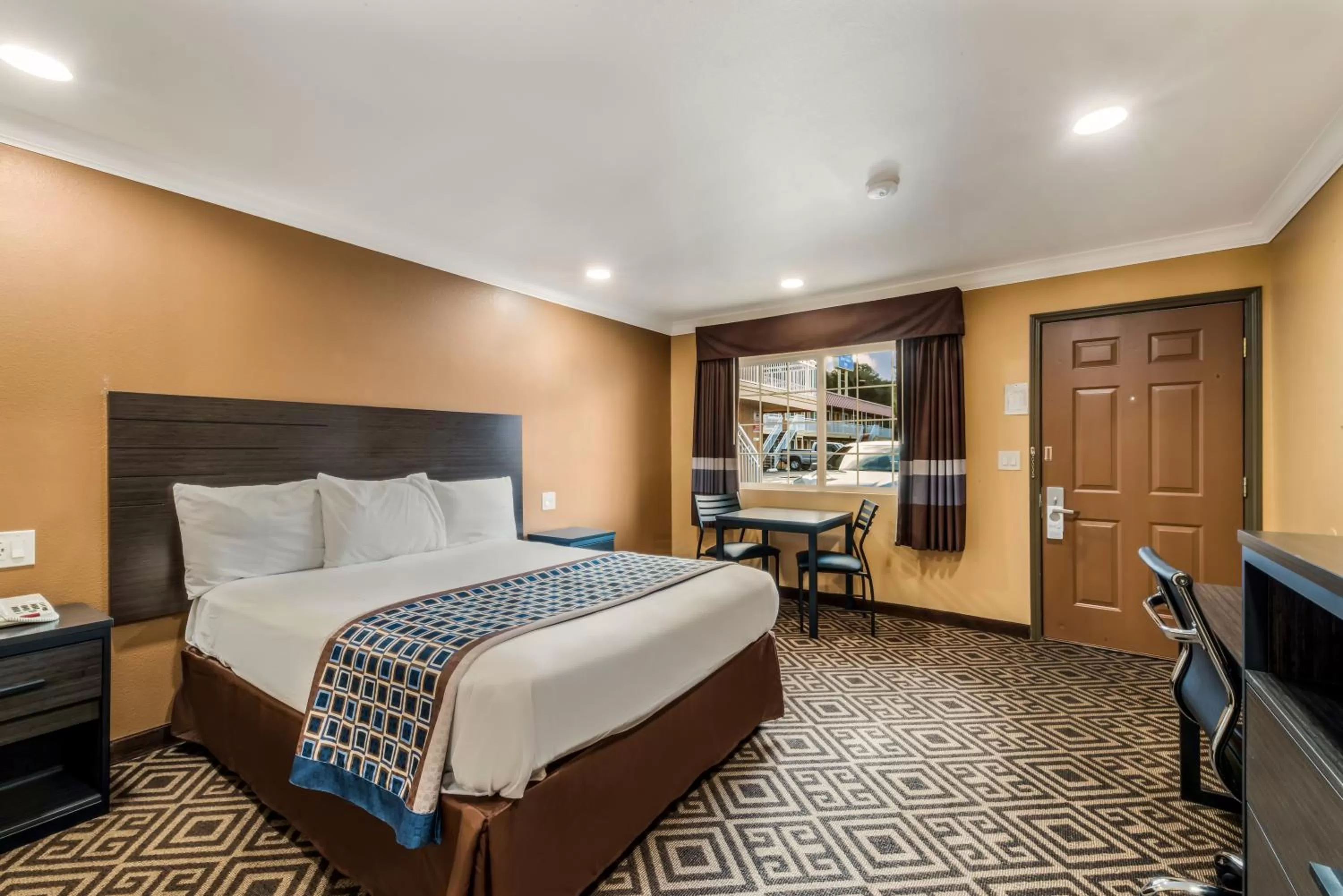 Bed in Americas Best Value Inn - Ukiah