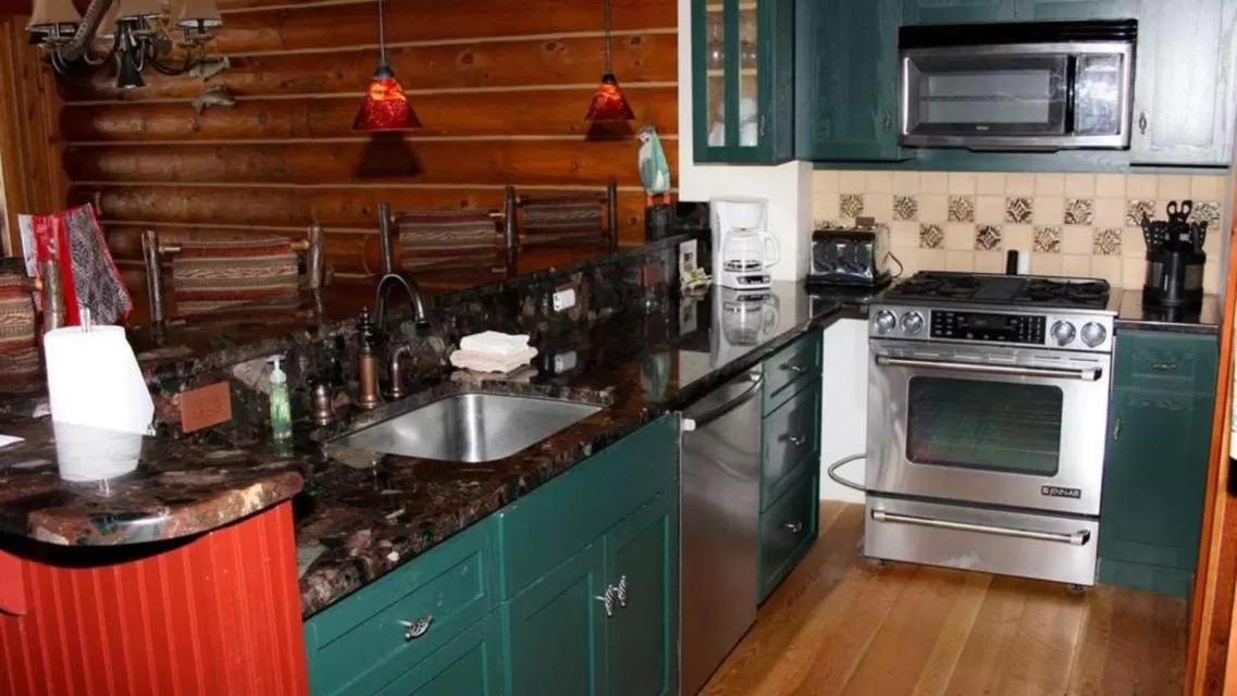 Kitchen/Kitchenette in Ampersand Bay Resort