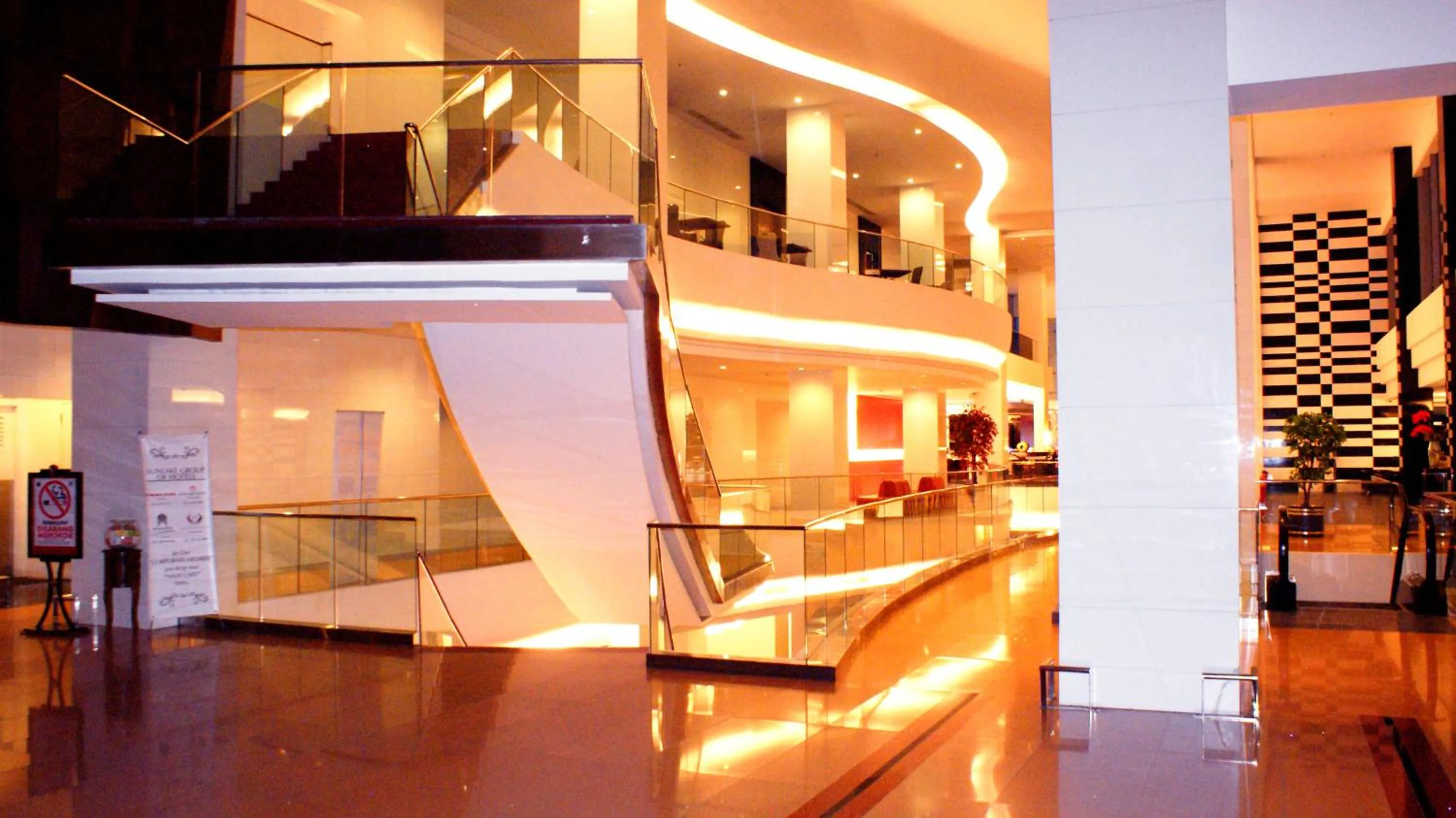 Restaurant/places to eat in Merlynn Park Hotel