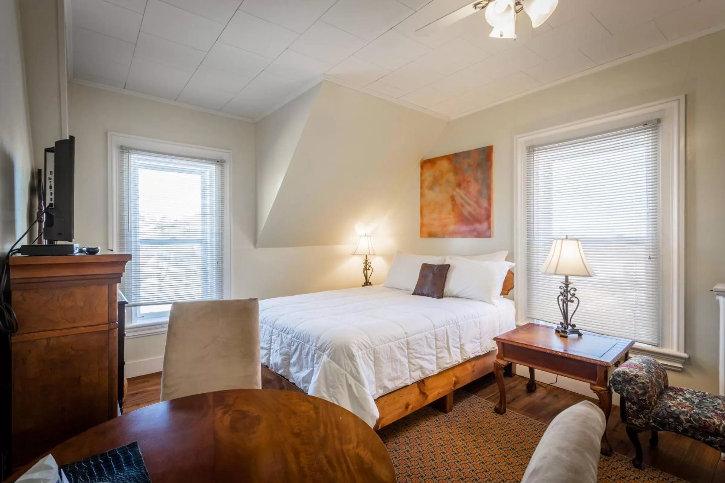 Photo of the whole room in Lakelawn B&B and Motel