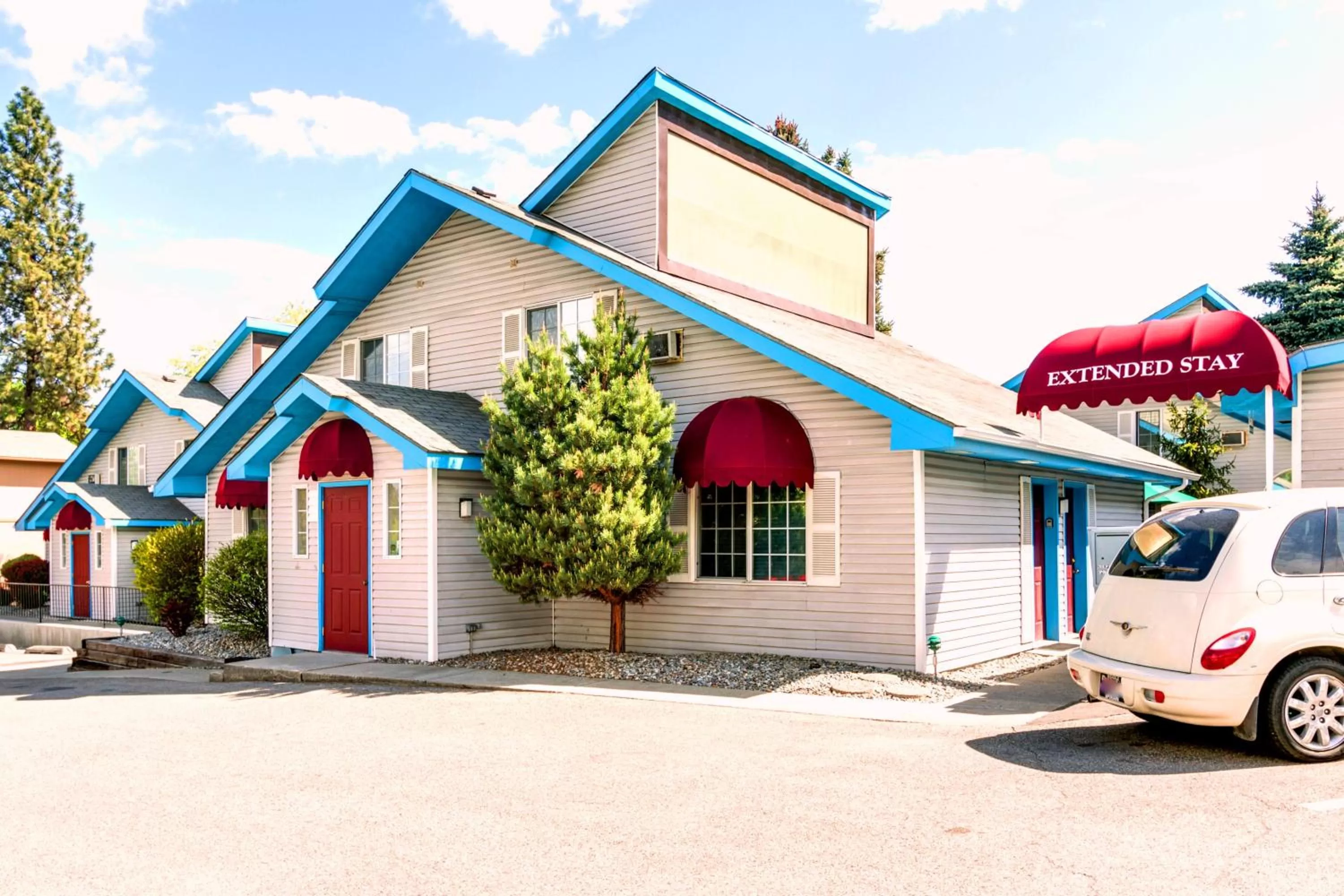 Property Building in Turning Leaf Townhome Suites