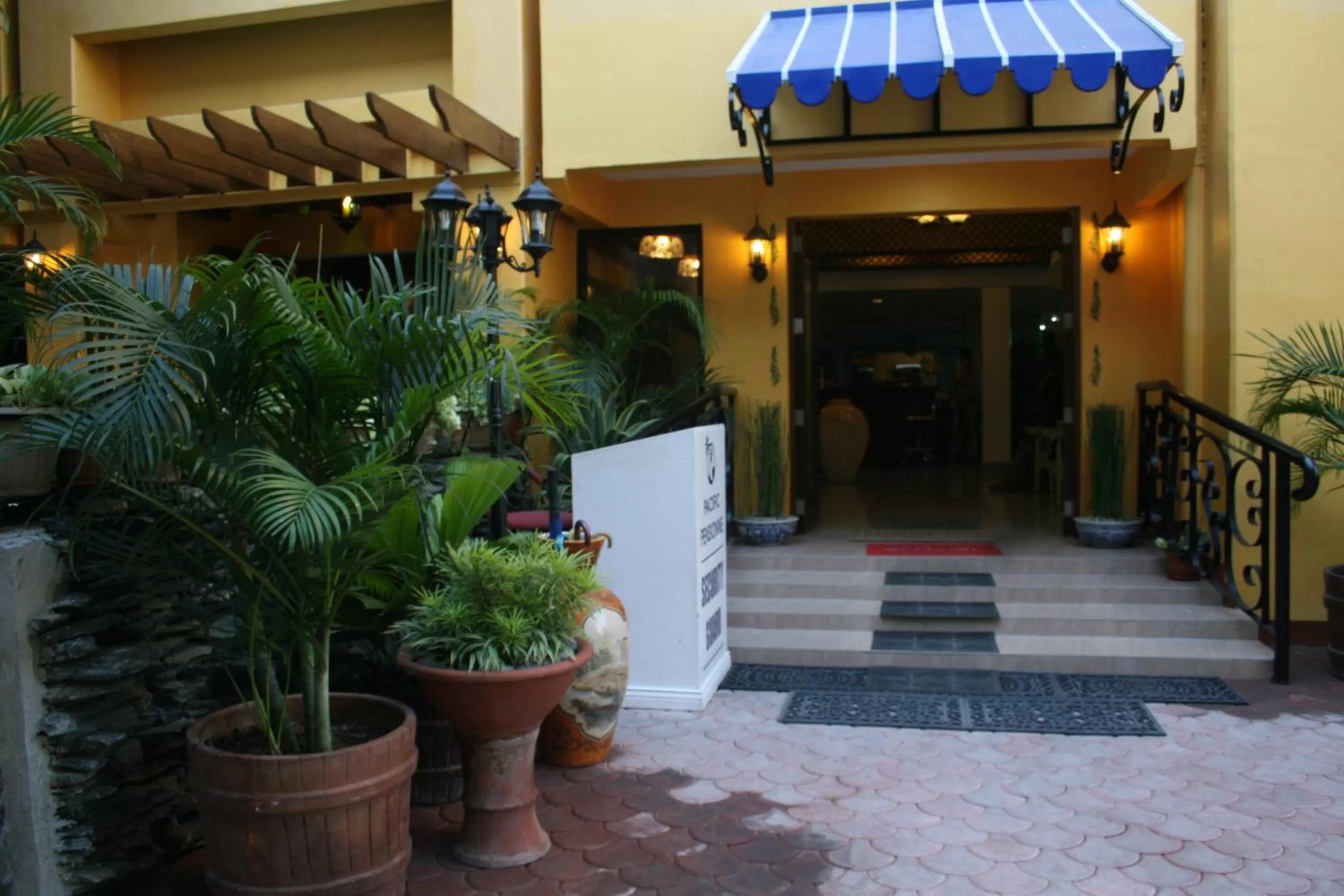 Facade/entrance in Pacific Pensionne
