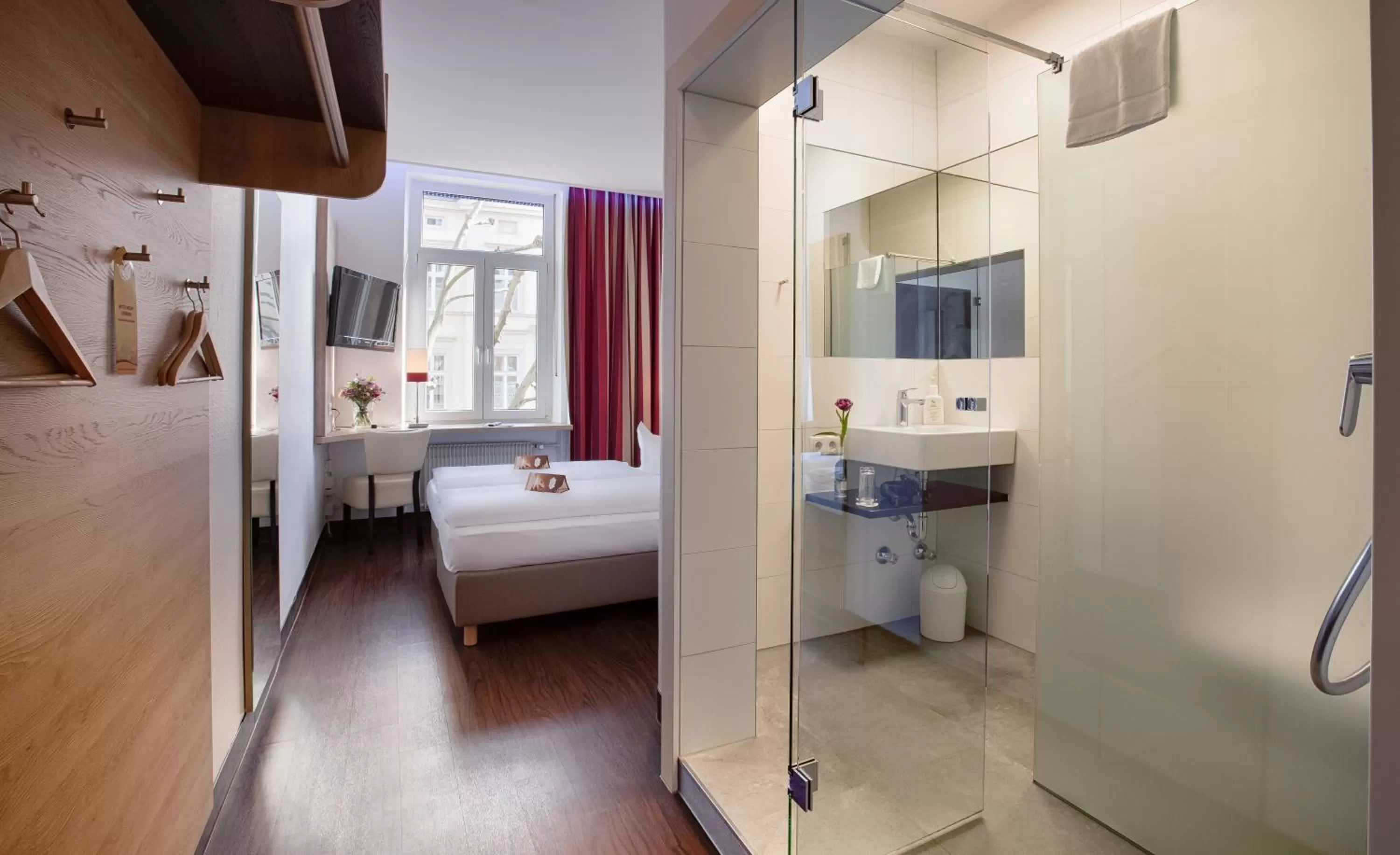 Photo of the whole room, Bed in Hotel National