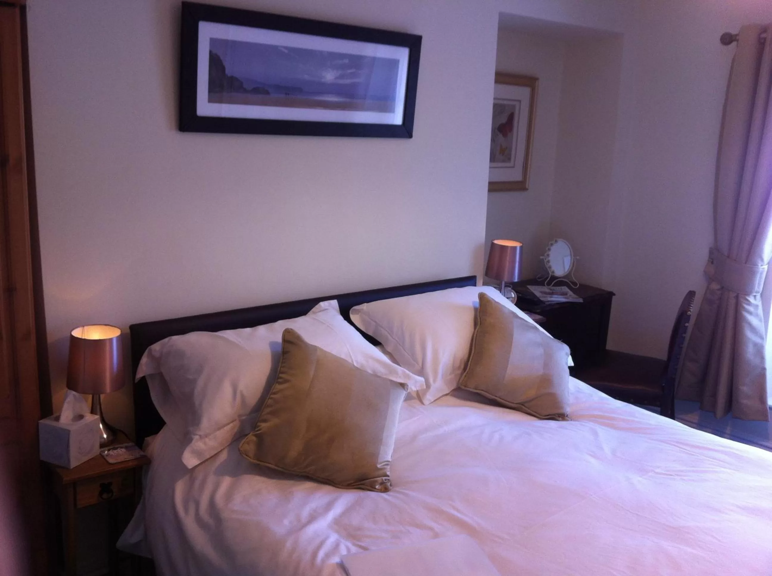 Bedroom, Bed in The New Court Inn