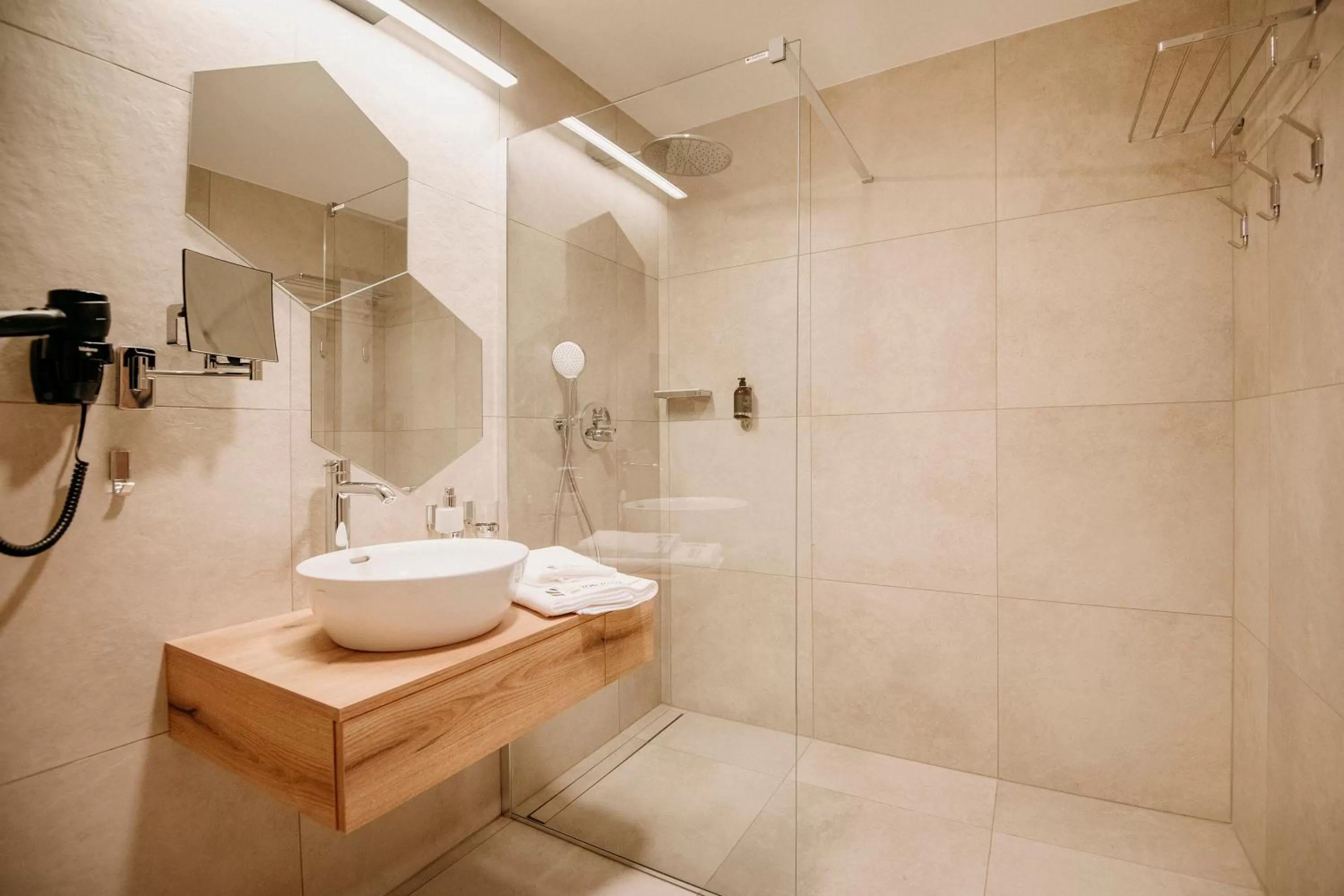 Shower in RM Hotel Wellness & Congress