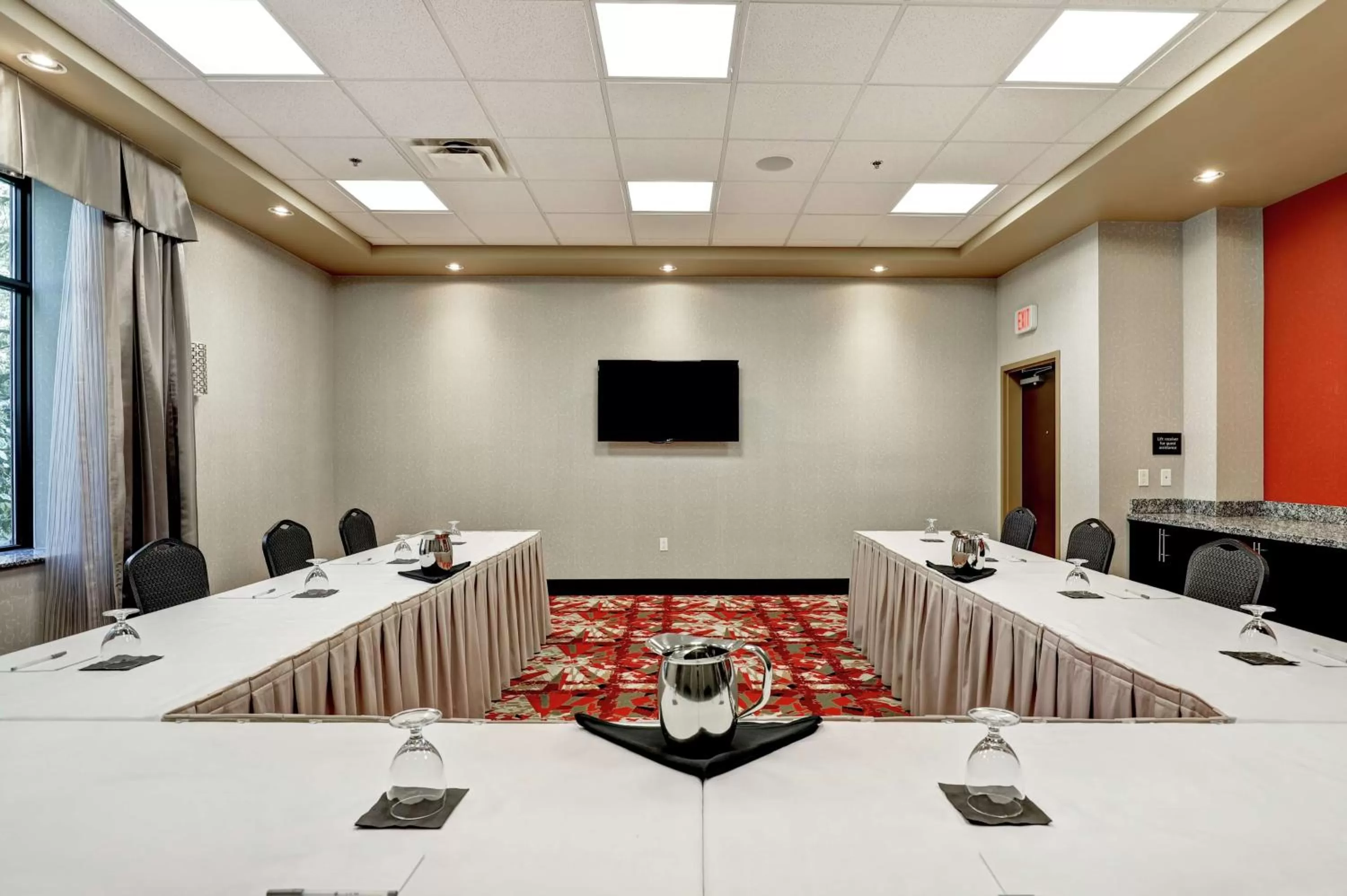 Meeting/conference room in Hampton Inn by Hilton Chilliwack