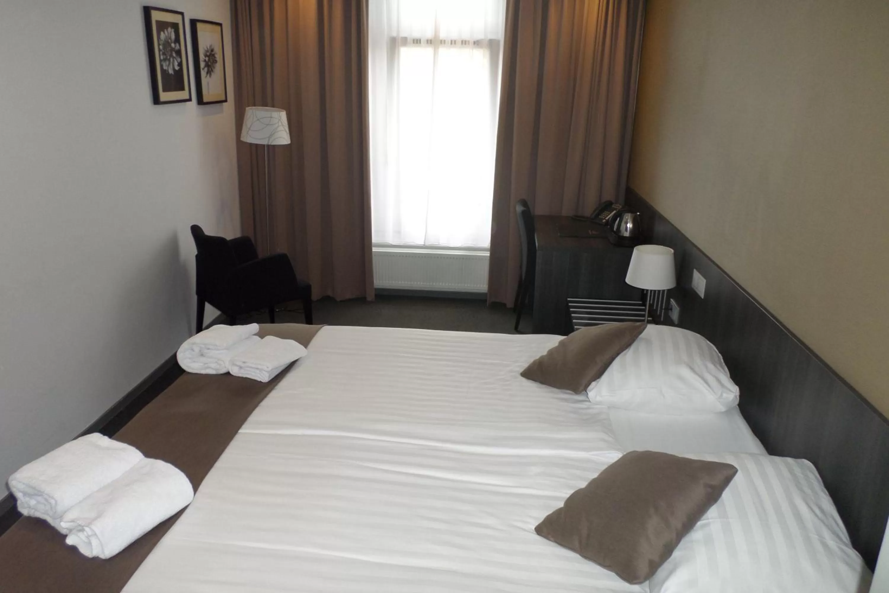 Bed in Hotel Parkview