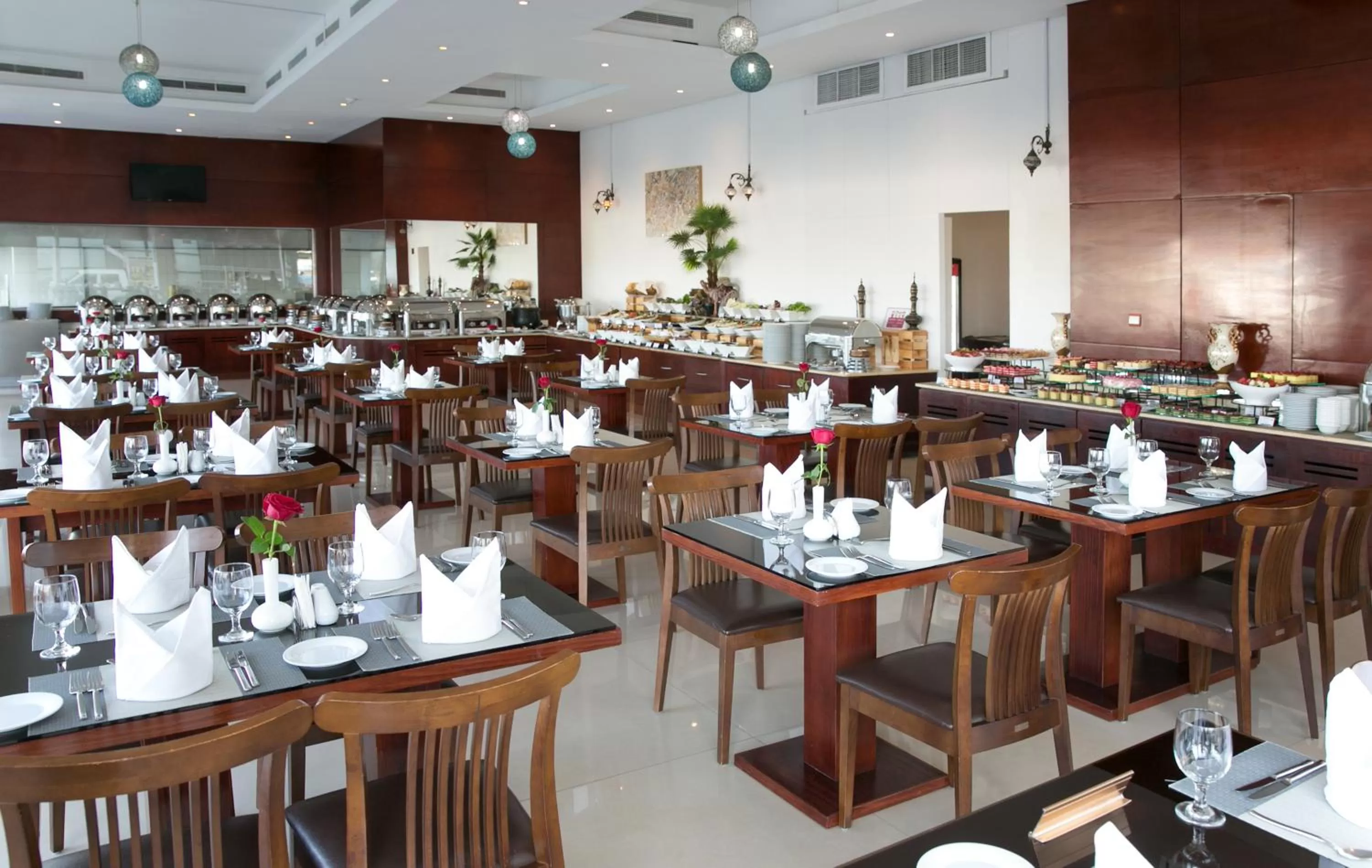 Restaurant/places to eat in Ramada by Wyndham Beach Hotel Ajman