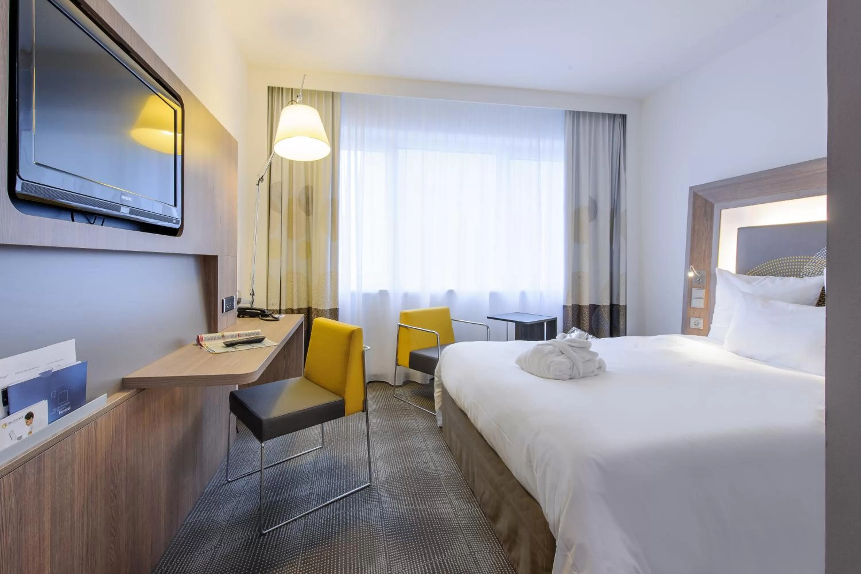 Photo of the whole room, Bed in Novotel Hannover