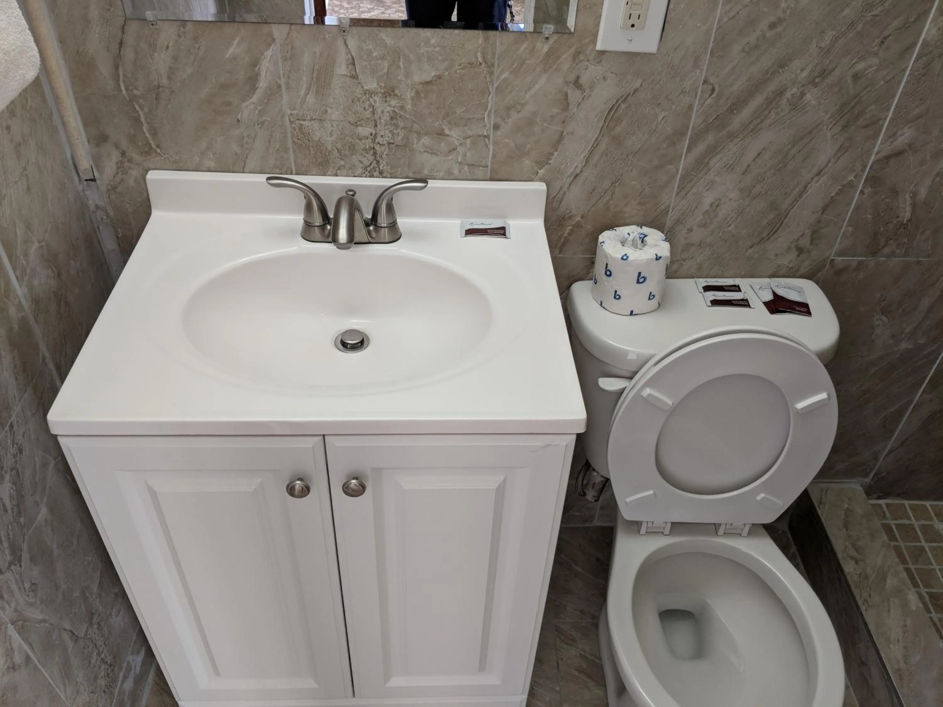 Bathroom in Belle Aire Motel