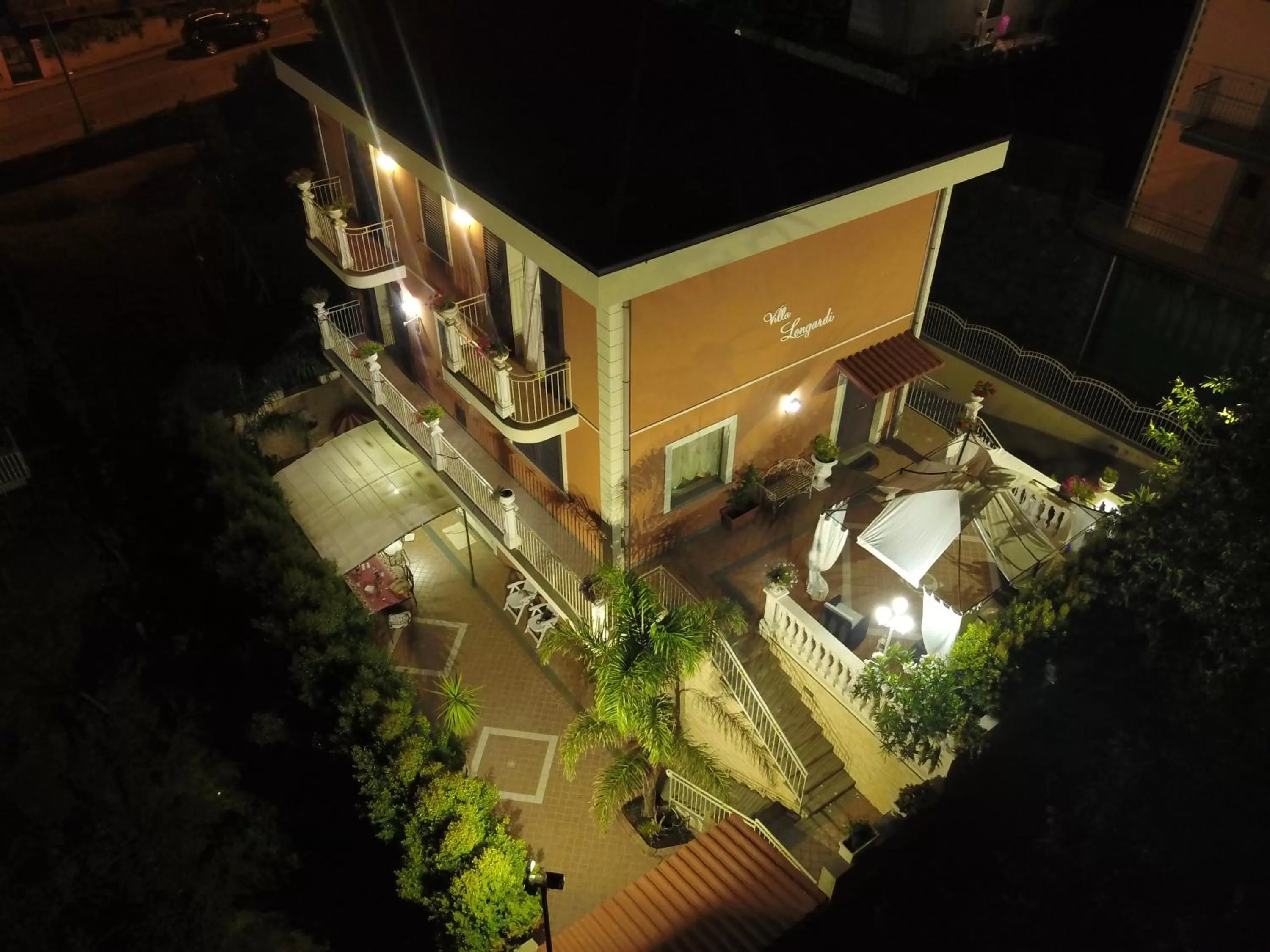 Property building, Pool View in Villa longardi